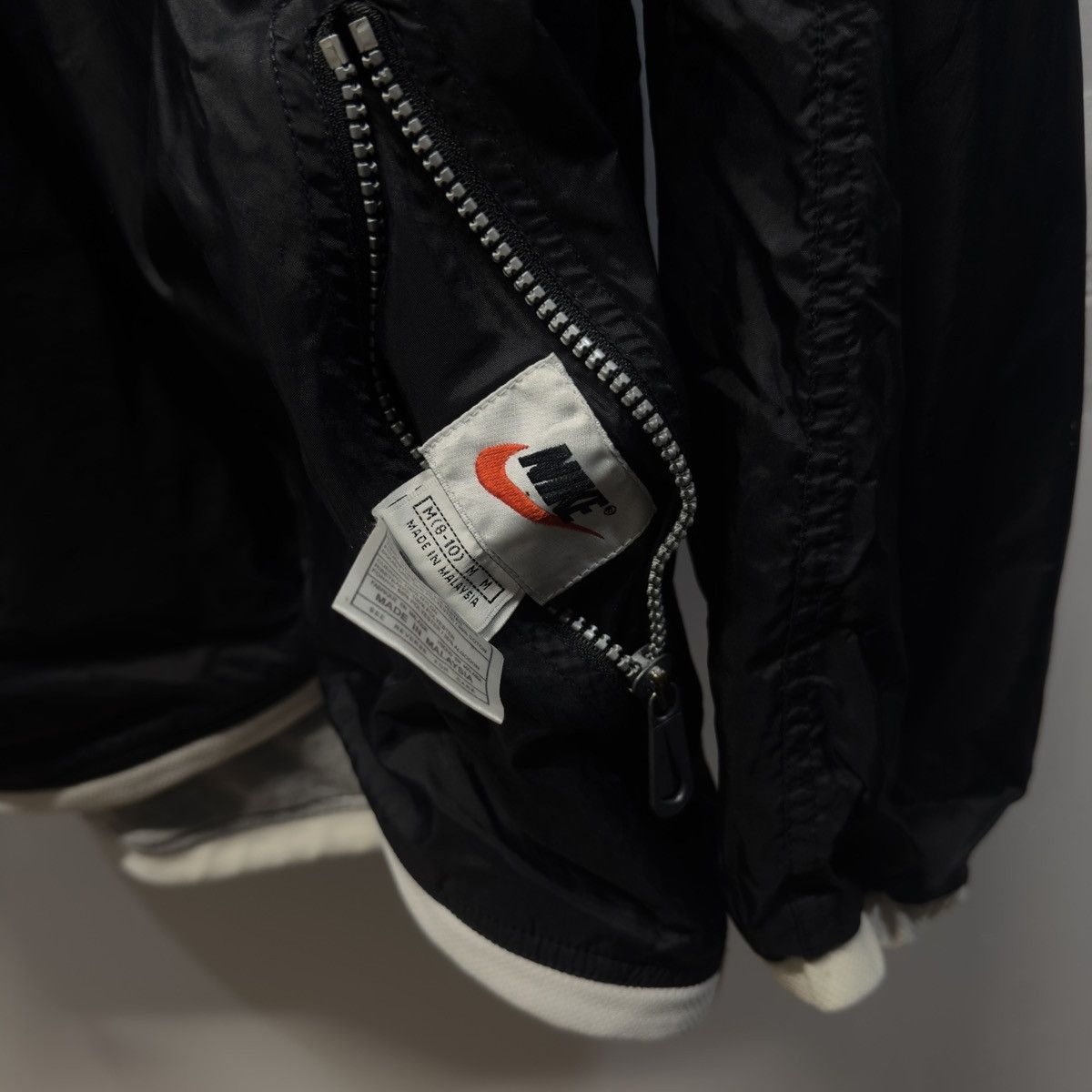 Nike Vintage Nike Reversible Black Nylon Cotton Windbreaker Size US M / EU 48-50 / 2 - 16 Thumbnail