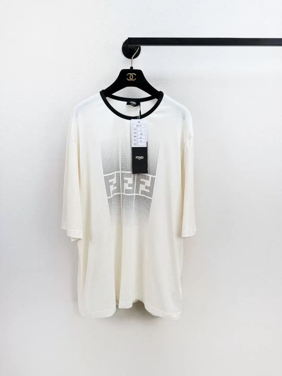 Fendi Fendi New Short-Sleeve T-Shirt L Size US L / EU 52-54 / 3 - 1 Thumbnail