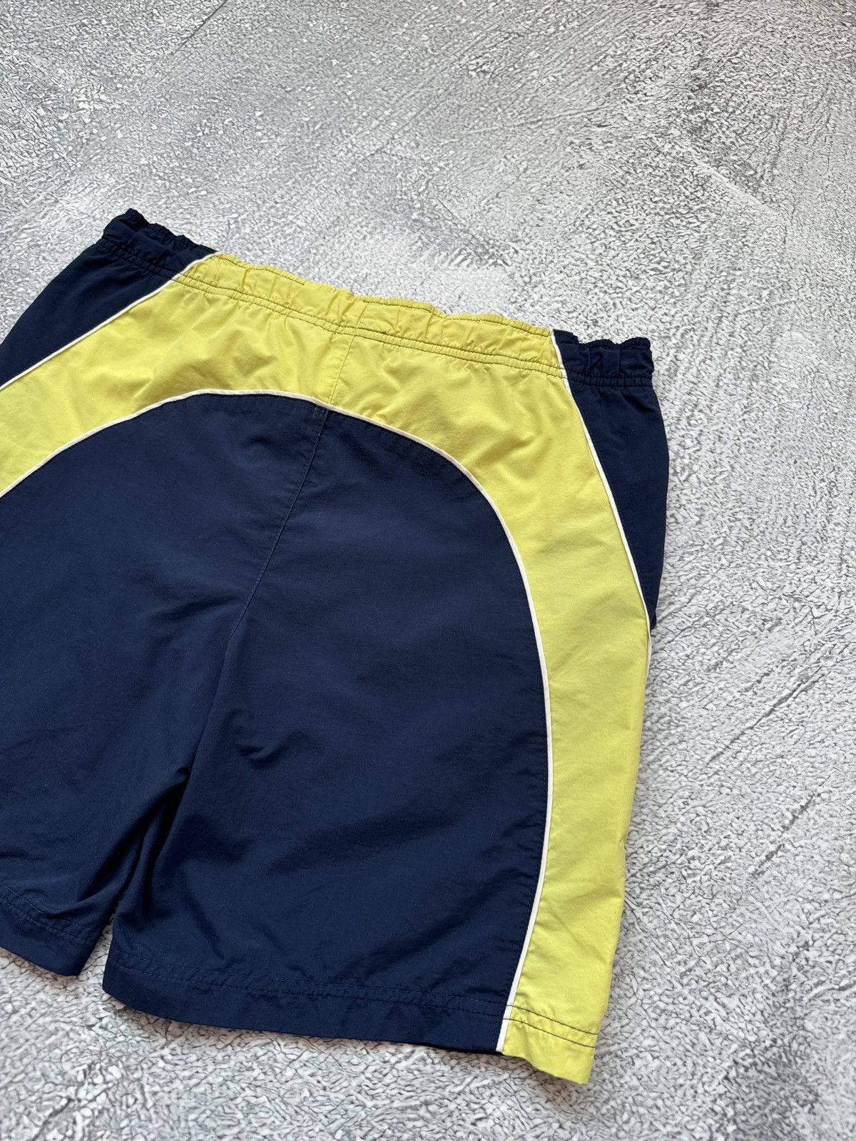 Nike Nike Vintage Y2K Nylon Track Shorts Swoosh Size S Size US 30 / EU 46 - 9 Thumbnail