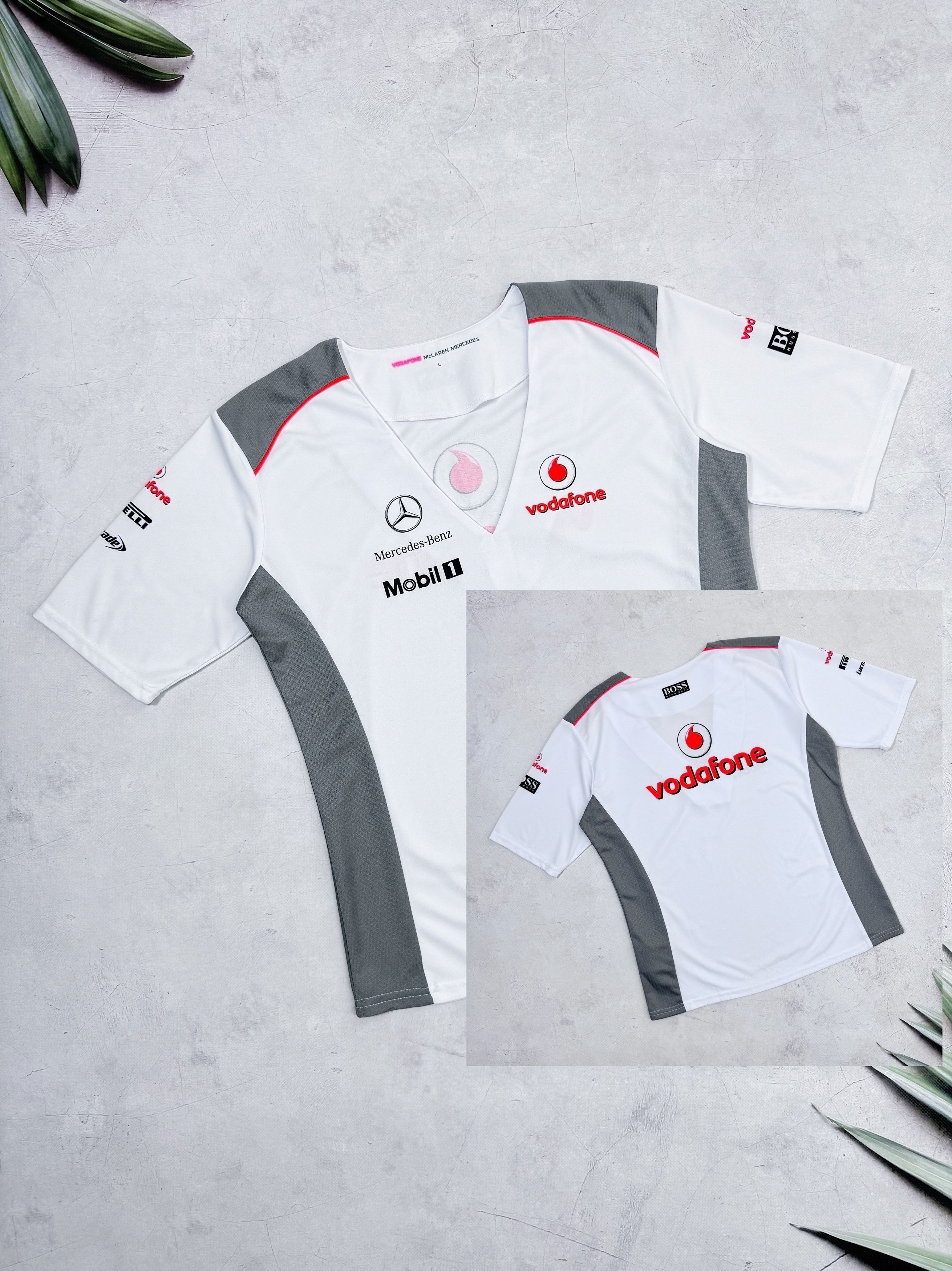 Formula 1 × Mercedes-Benz McLaren Mercedes F1 Team T-Shirt Vodafone Pirelli Boss Size L / US 10 / IT 46 - 2 Thumbnail