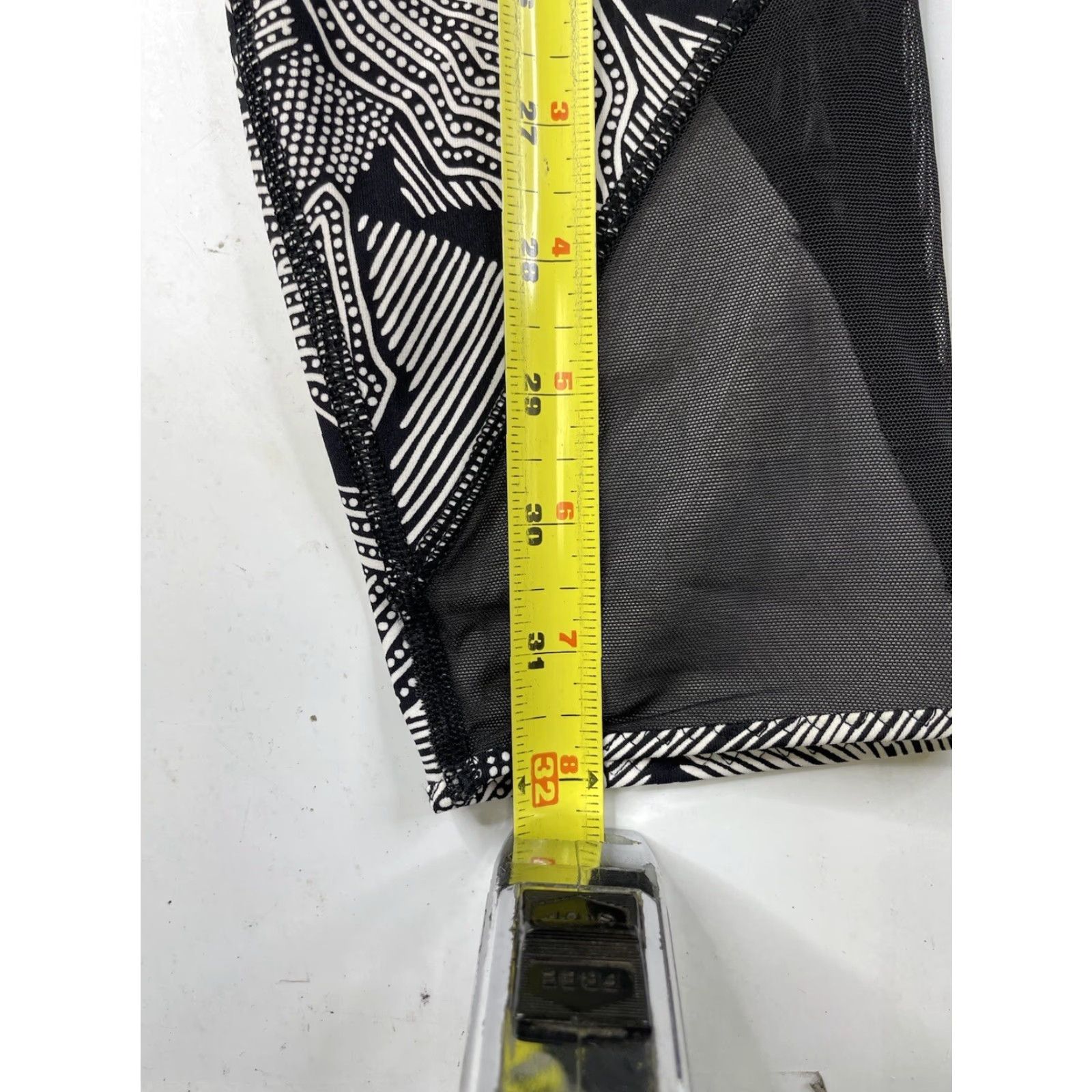 Lululemon Lululemon Womens Leggings Size 4 Goal Crusher 7/8 Tight Dottie Tribe White Black Size 27" / US 4 / IT 40 - 5 Thumbnail