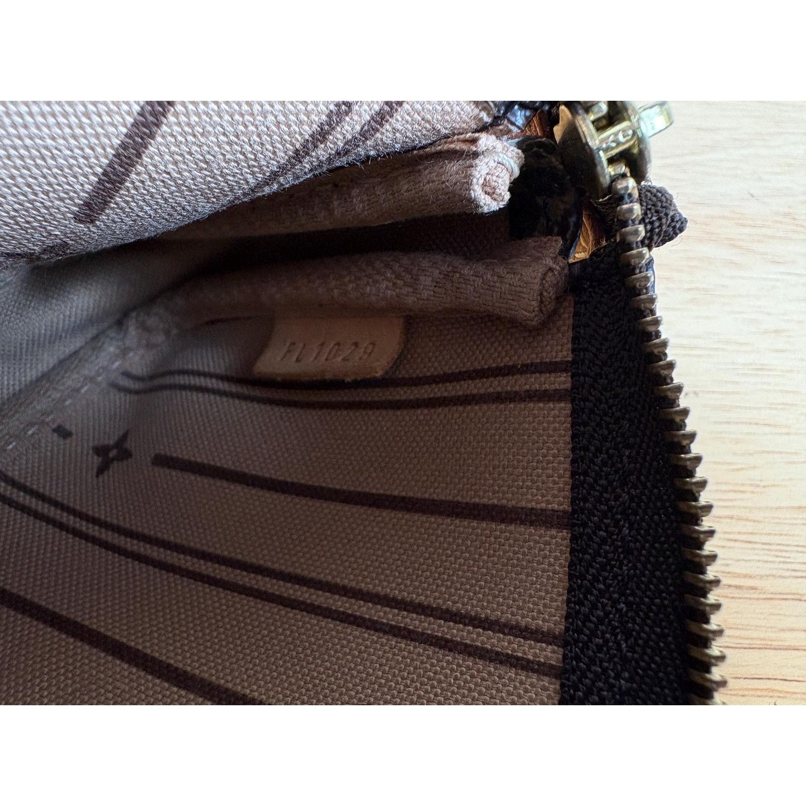 Louis Vuitton Authentic Louis Vuitton Mini Pochette Accessoires Patch Bag Size ONE SIZE - 9 Thumbnail