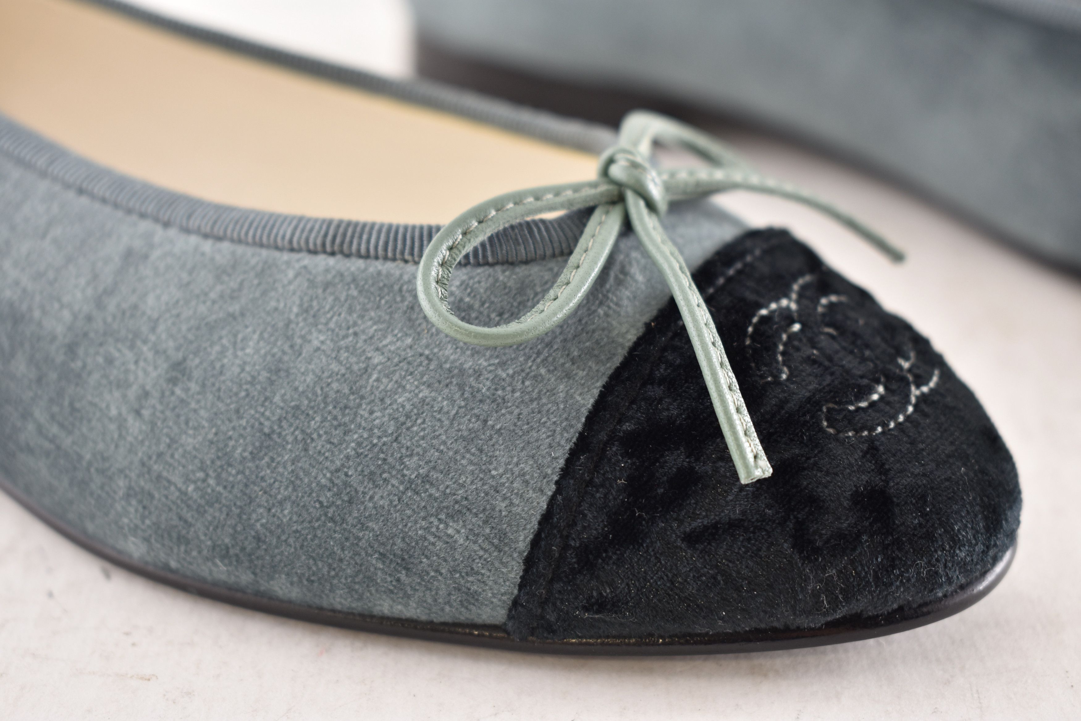 Chanel Chanel 24A Black Velvet CC Classic Ballet Ballerina Flat 36c Size US 6 / IT 36 - 8 Thumbnail