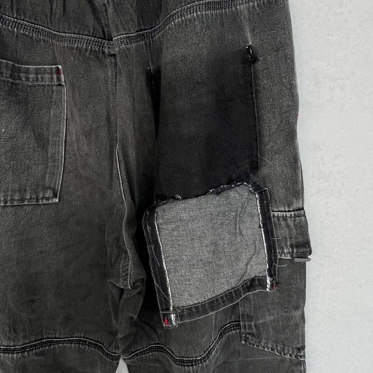 Other Vintage Black Denim Cargo Pants With Red Size M W20 L29 Size US 26 / EU 42 - 7 Thumbnail