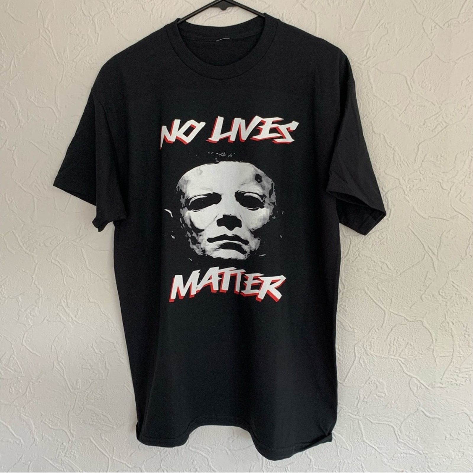 Universal Studios MENS HALLOWEEN NO LIVES MATTER MYERS HORROR SHIRT LARGE NWOT Size US L / EU 52-54 / 3 - 1 Thumbnail