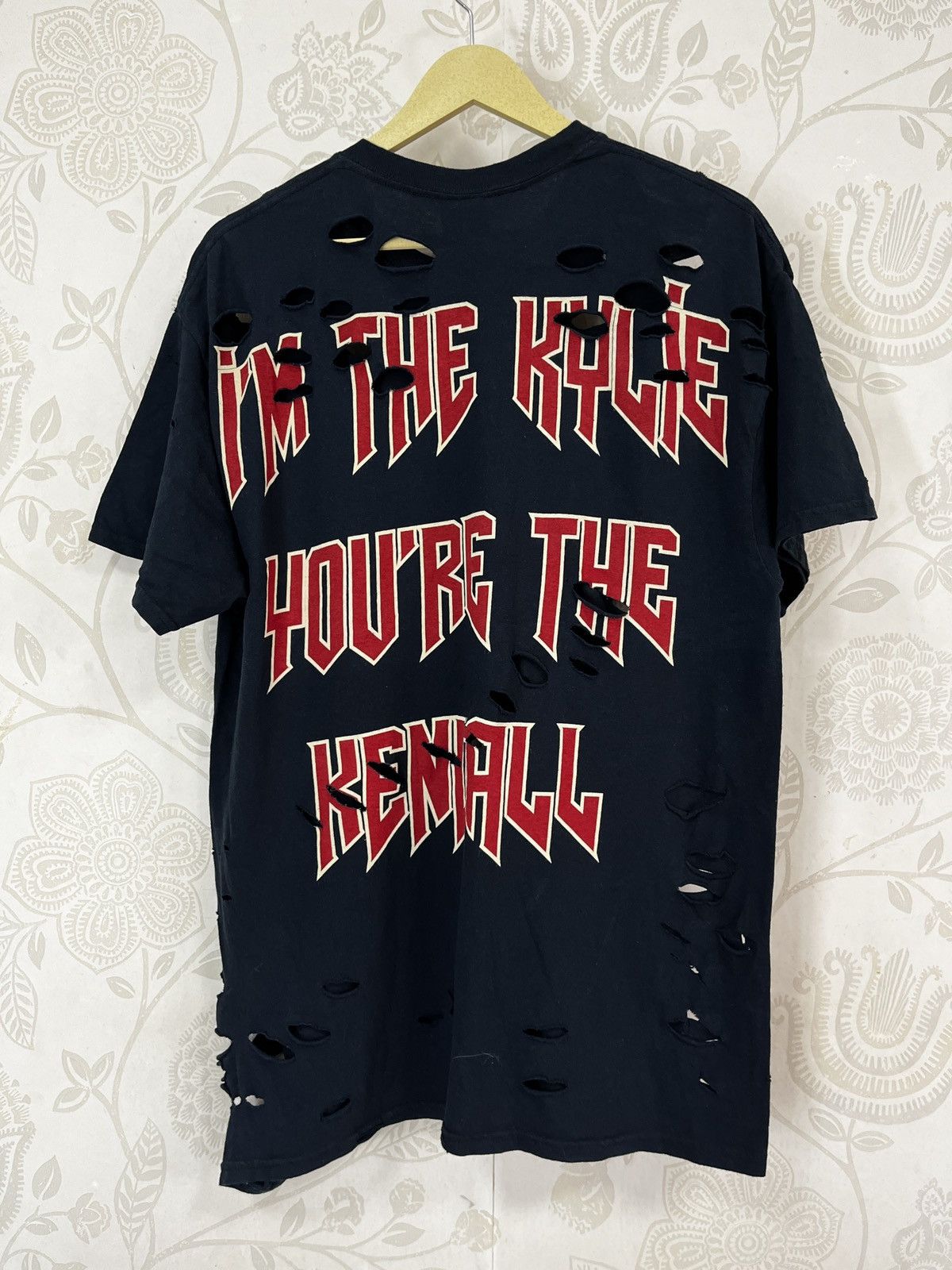 Kendall And Kylie Distressed Kendall And Kylie Iconic Streetwear TShirt Size US L / EU 52-54 / 3 - 5 Thumbnail