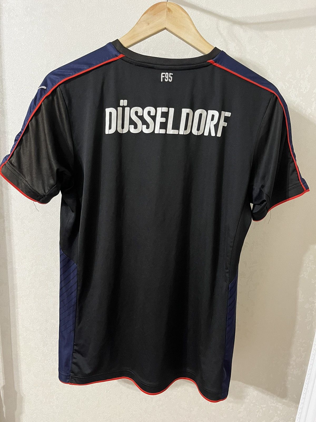 Other Puma Fortuna Dusseldorf 16/17 Third Jersey Size US S / EU 44-46 / 1 - 2 Thumbnail