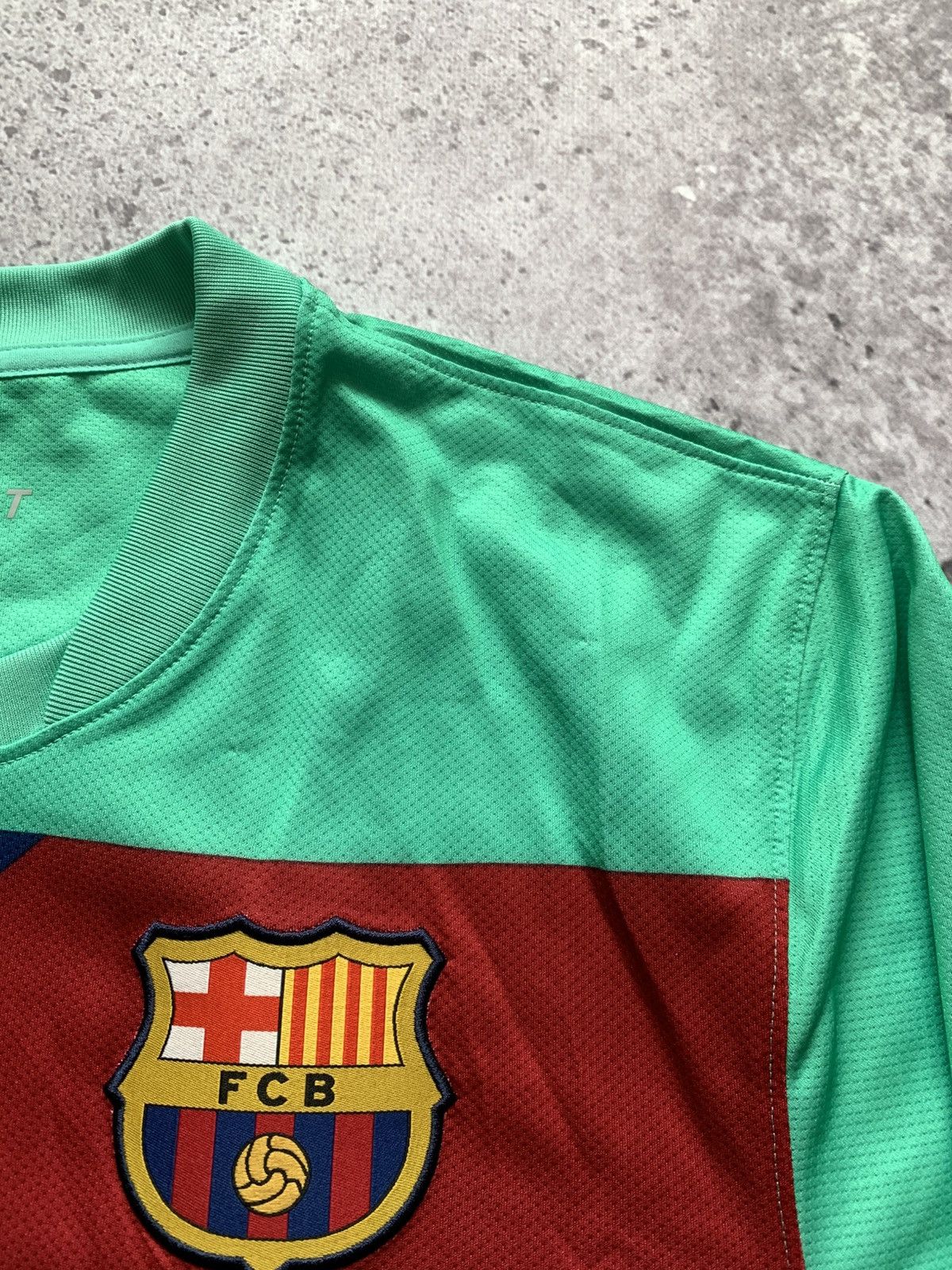Nike 🔥NIKE BARCELONA 2010/2011 AWAY BLOCKCORE SOCCER JERSEY Size US L / EU 52-54 / 3 - 11 Thumbnail