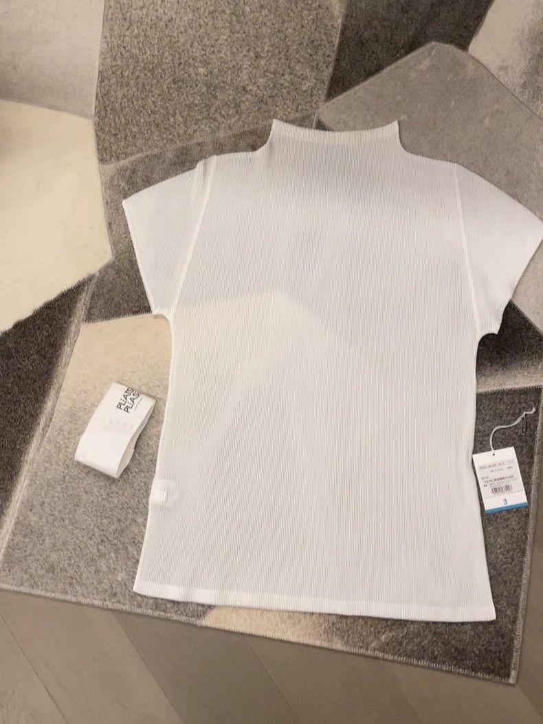 issey miyake size:3 White pleated short sleeves