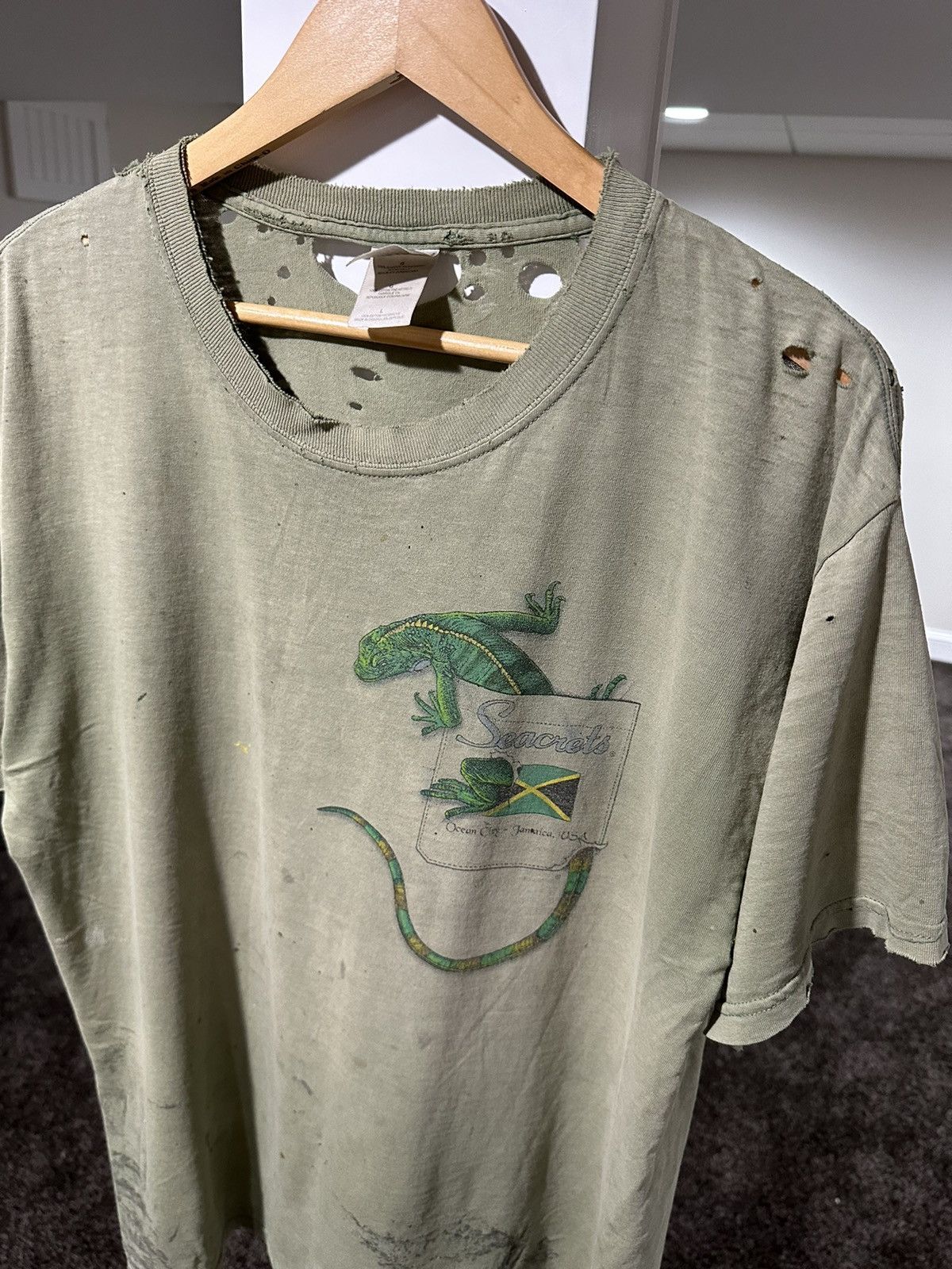 StraightFaded × Vintage Vintage Seacrets Lizard Thrashed Destroyed Faded T-Shirt Size US L / EU 52-54 / 3 - 3 Thumbnail