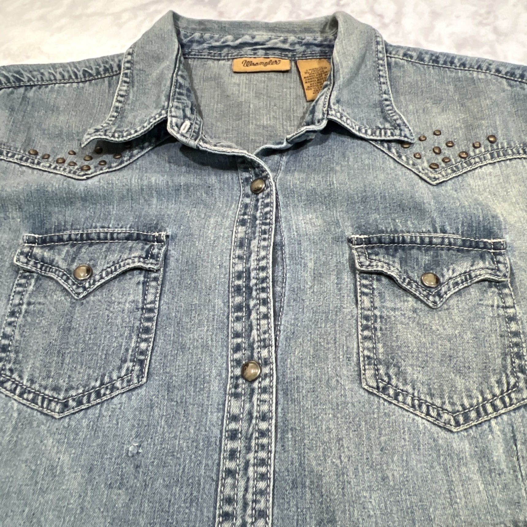 Wrangler VINTAGE Wrangler Pearl Snap Western Denim Shirt Women’s XL Fitted Faded Cotton Blue Embellished 1990s Western Womens Size XL / US 12-14 / IT 48-50 - 4 Thumbnail