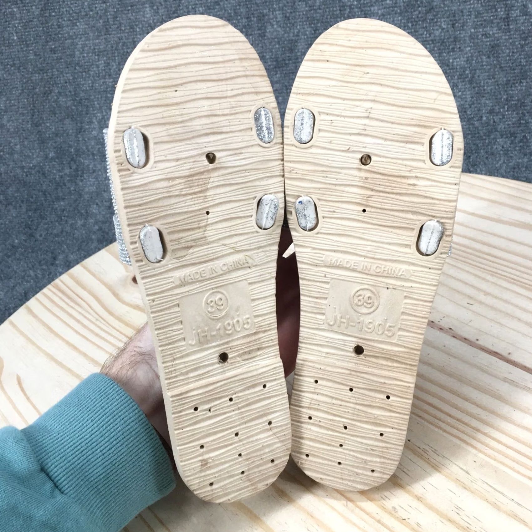 Vintage Cindy Claire Sandals Womens 39 Slide Flats Slip On CC Logo Silver Glitter NEW Size US 9 / IT 39 - 7 Thumbnail