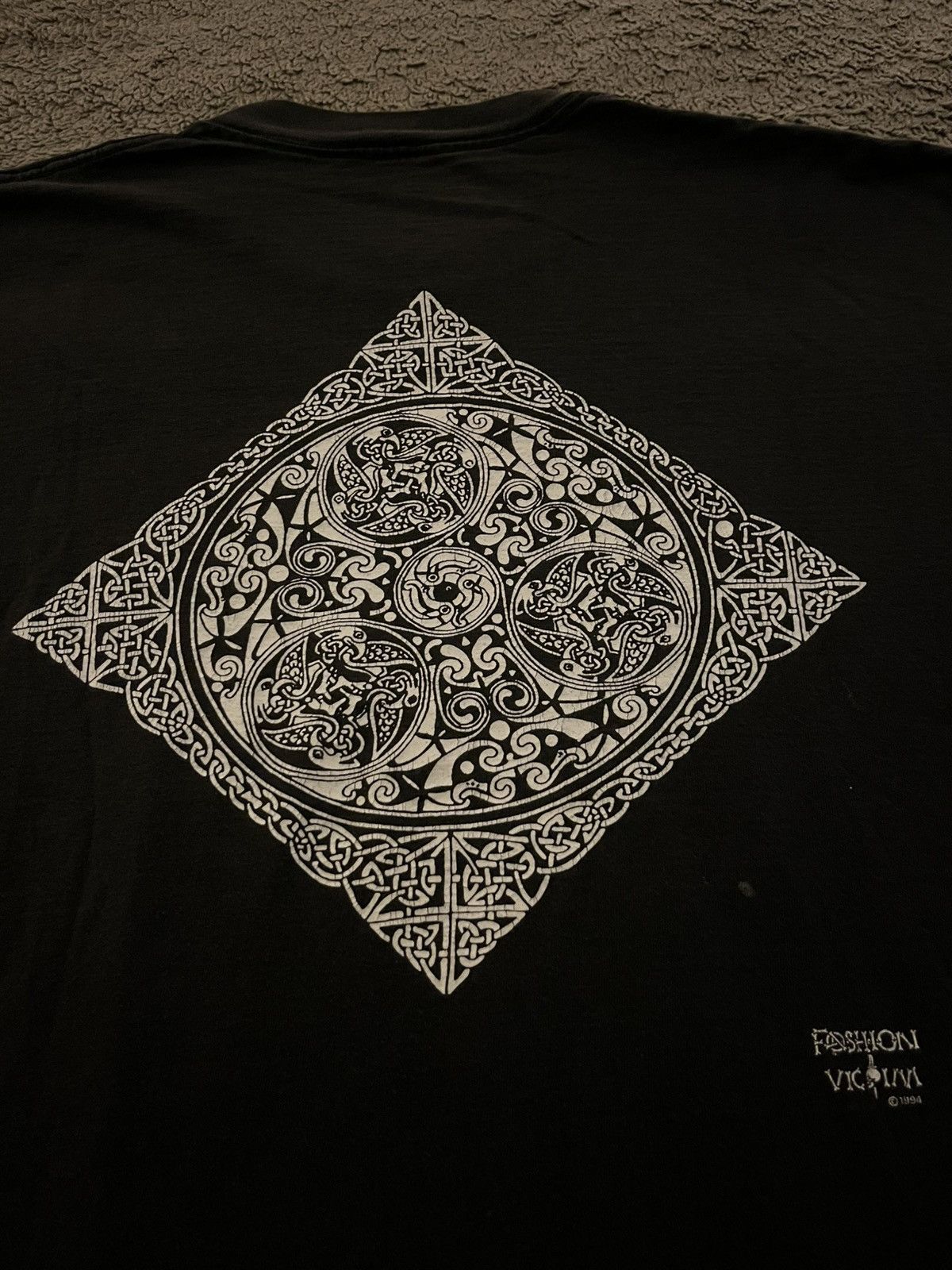 Fashion Victim Vtg Fashion Victim 1994 Celtic Knot Long Sleeve T-Shirt XL Size US XL / EU 56 / 4 - 5 Thumbnail