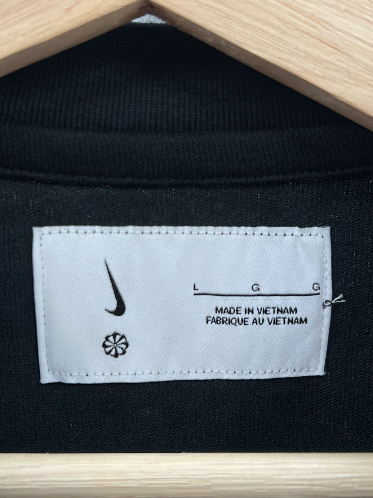 Nike Nike Sneaker Evolution T-Shirt Black Unisex Large FN4254-010 Size US L / EU 52-54 / 3 - 3 Thumbnail