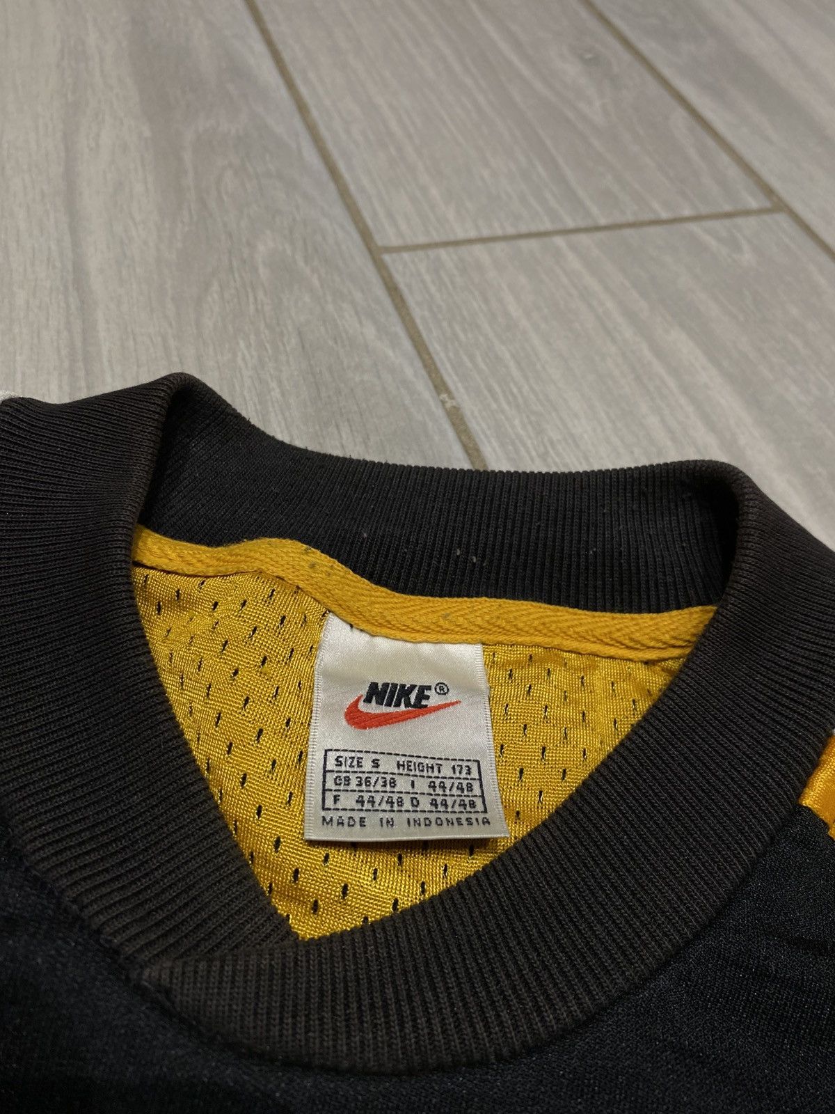 Nike Vintage 90's Nike Sweatshirt Crewneck Rare Center Swoosh Y2K Size US S / EU 44-46 / 1 - 4 Thumbnail