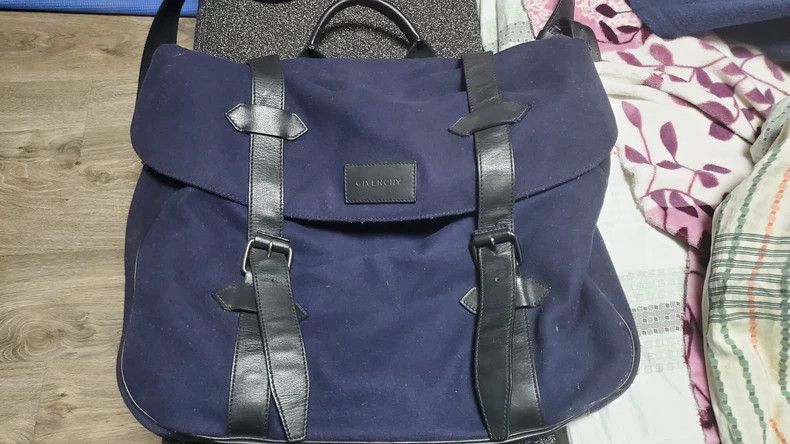 Givenchy Givenchy Navy Messenger Bag - dmc Size ONE SIZE - 1 Thumbnail