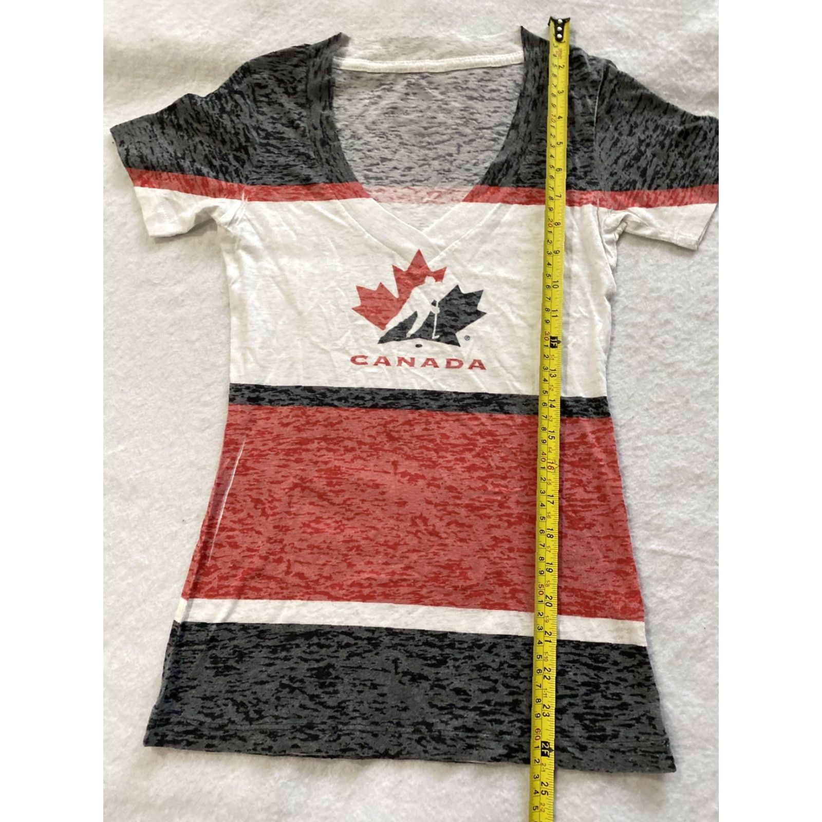 Vintage Womens Level Wear T-Shirt Short Sleeve V-Neck Basic Cotton S Canada /17-19 Shirt Mens? Size S / US 4 / IT 40 - 4 Thumbnail