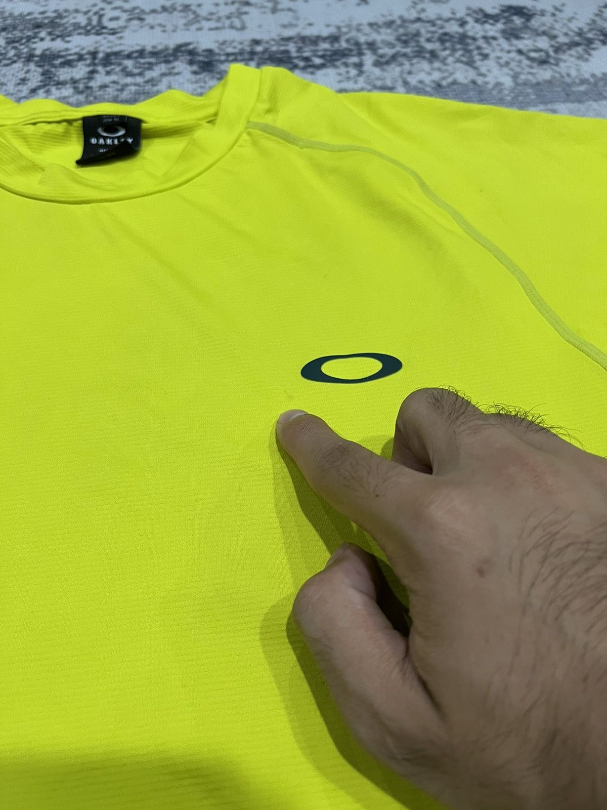 Vintage Oakley Yellow Sport T-Shirt Size US XL / EU 56 / 4 - 5 Thumbnail