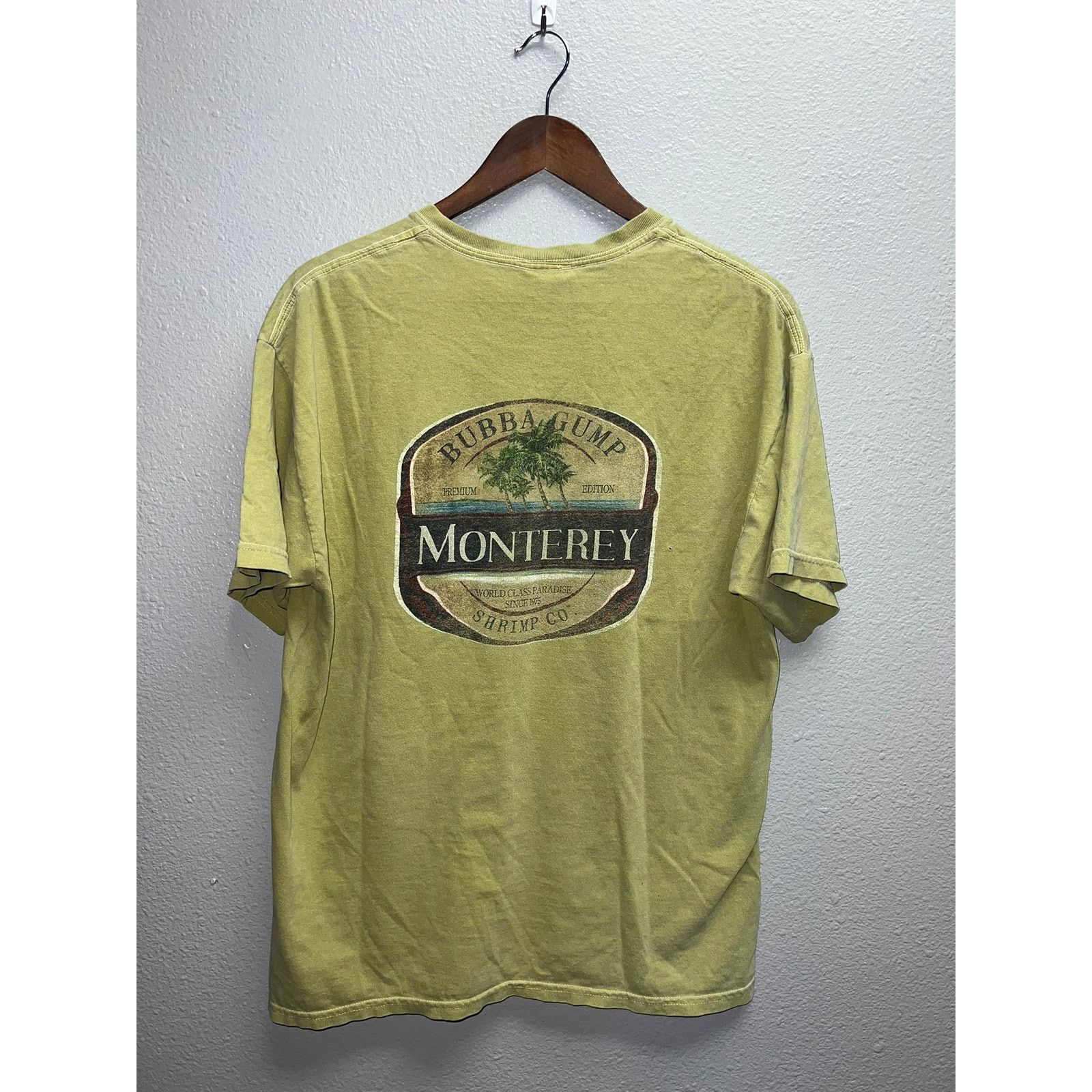 Vintage Vintage Bubba Gump Shrimp Co Shirt Monterey Green Tee Large Size US L / EU 52-54 / 3 - 1 Thumbnail