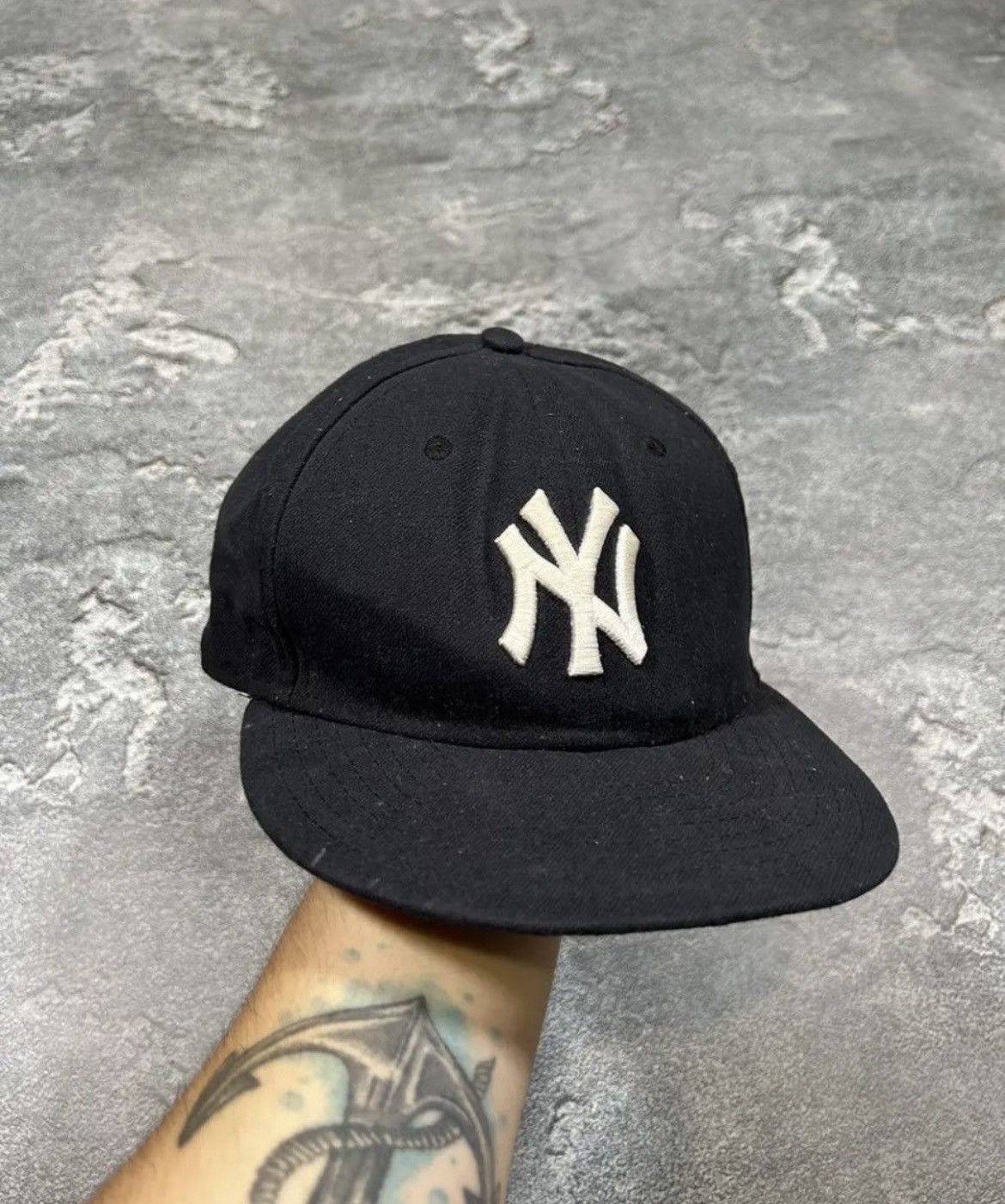 Vintage New Era NY Yankees Fitted Cap 7 1/8 Black Size ONE SIZE - 1 Thumbnail