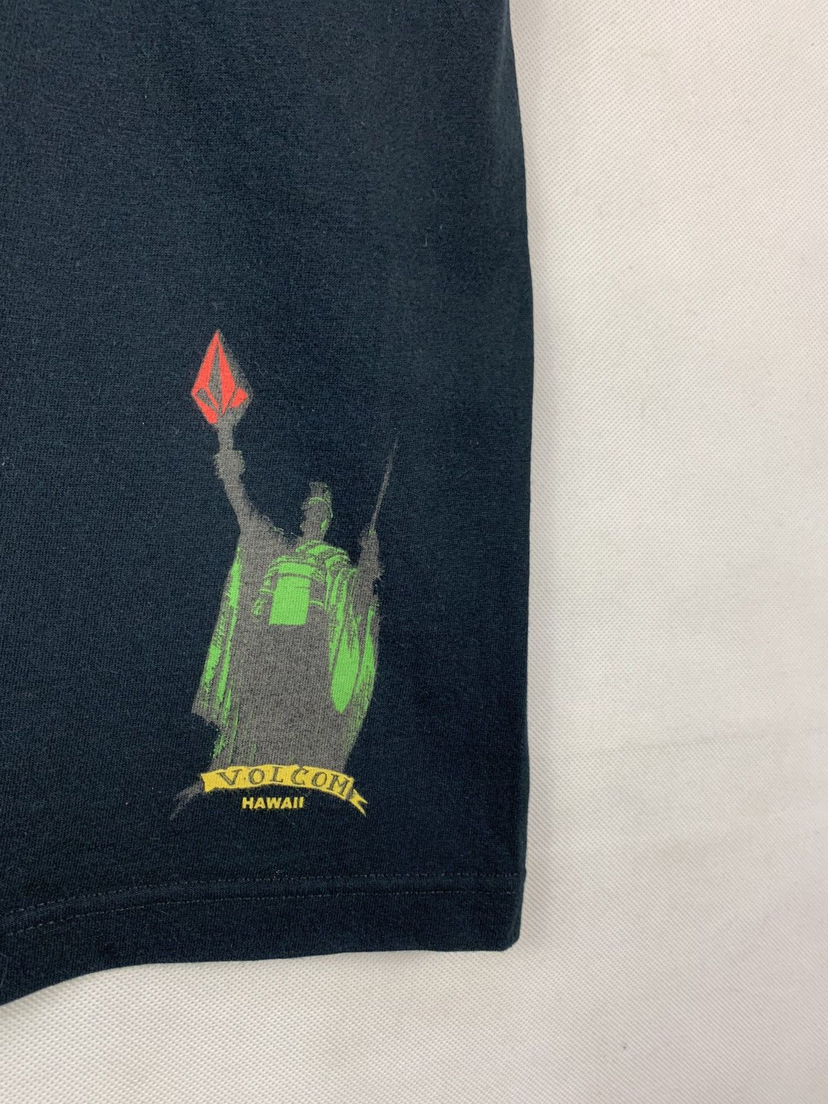 Vintage Steals! Vintage Y2K Volcom Hawaii Skate Surf Tee Punk Size US S / EU 44-46 / 1 - 4 Thumbnail