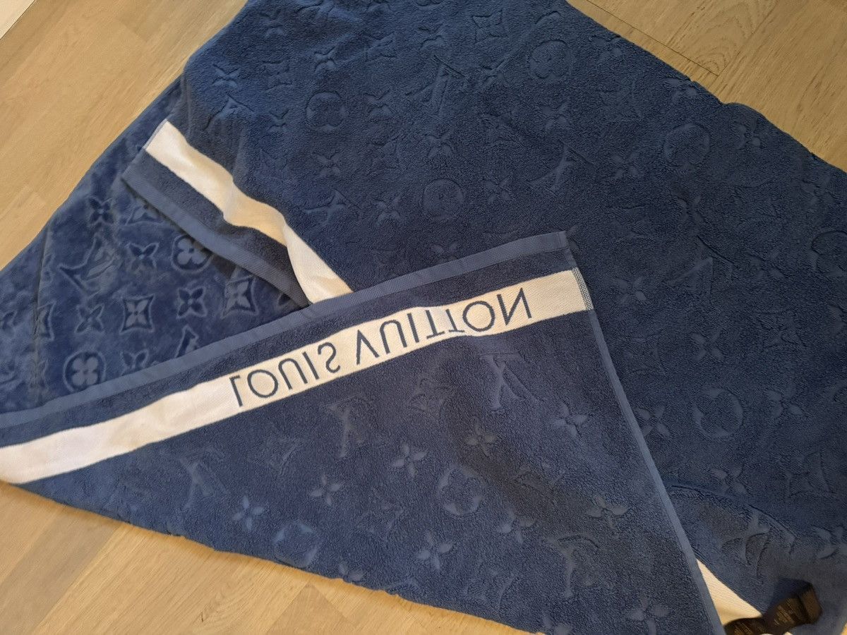 Louis Vuitton LOUIS VUITTON beach towel sizes in photos by tape measure Size ONE SIZE - 11 Thumbnail