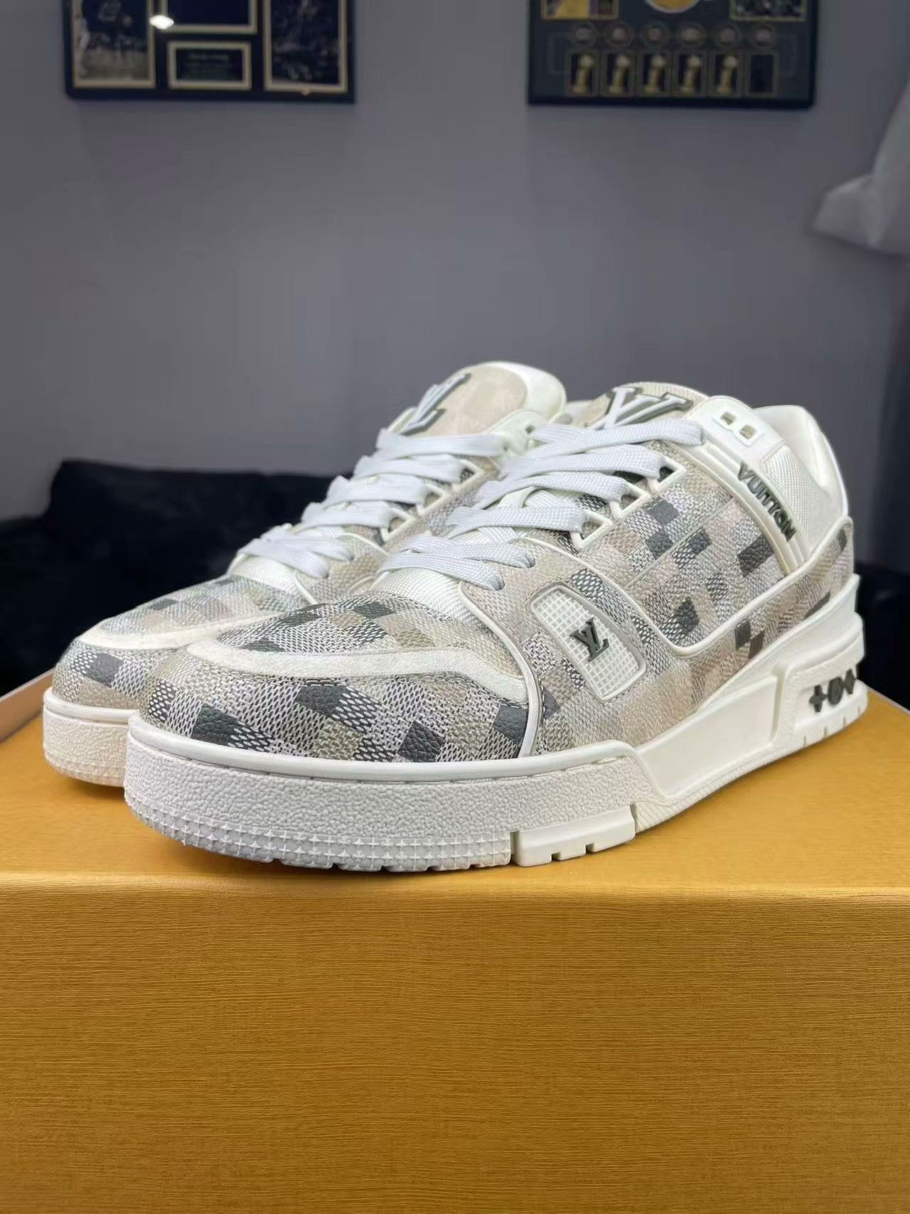 Louis Vuitton Louis Vuitton Training White Lowtop Sneakers 41 Men Size US 8.5 / EU 41-42 - 1 Thumbnail