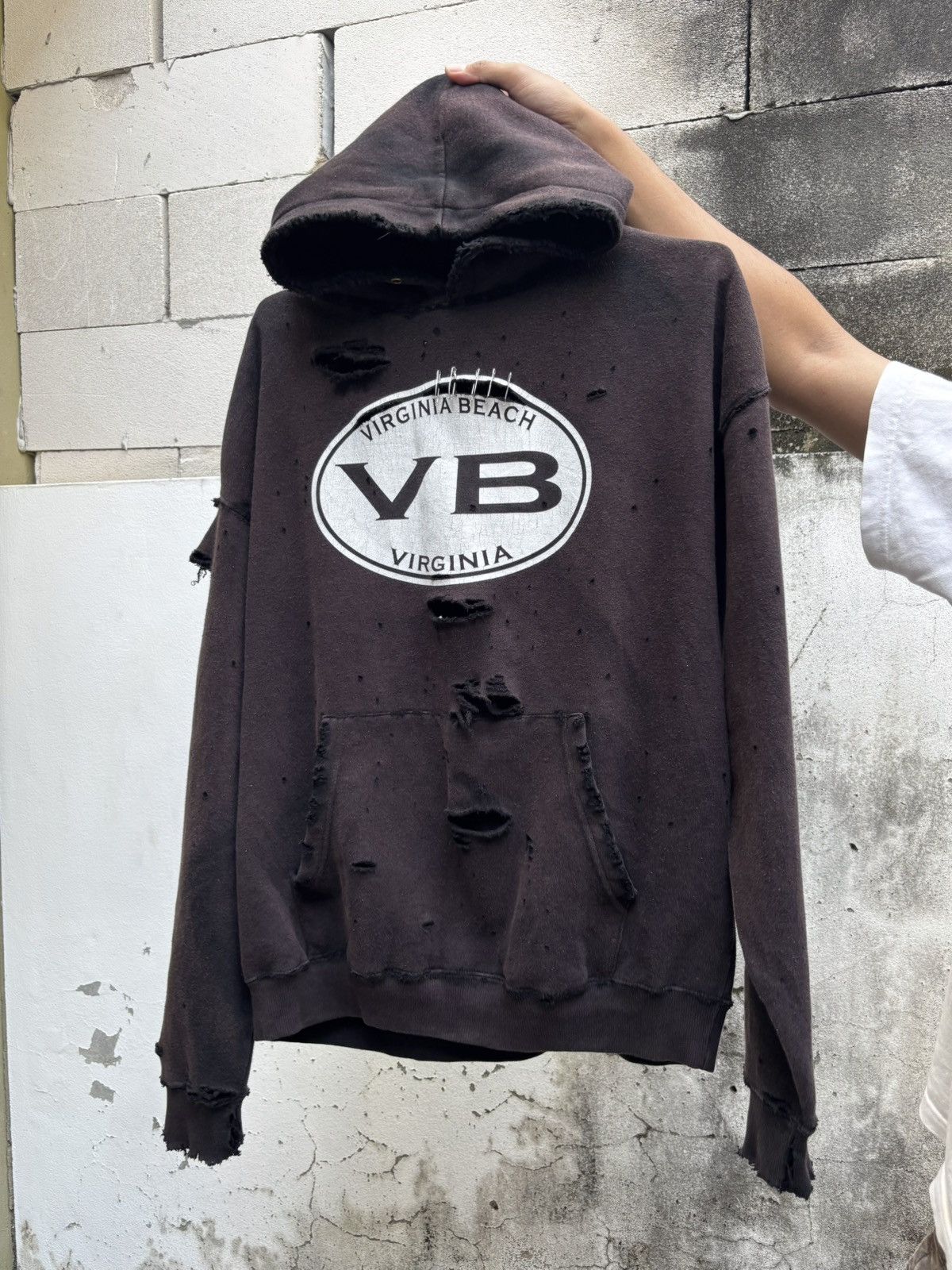 Vintage Thrashed Virginia Beach Faded Distressed Hoodie Size US XL / EU 56 / 4 - 1 Thumbnail