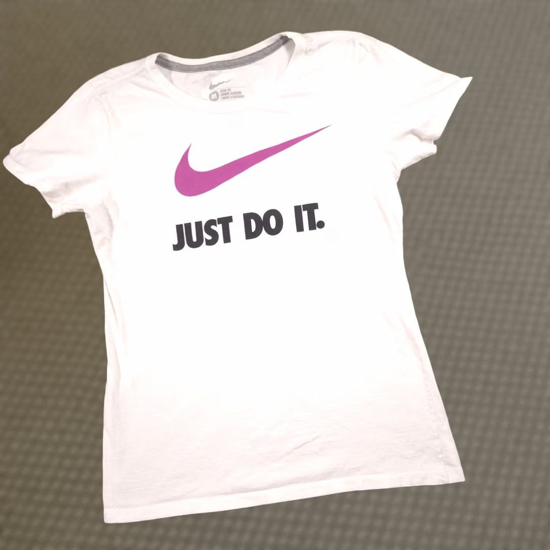Nike VINTAGE Nike Shirt Womens M White Just Do It Swoosh Graphic Crew Neck Tee Top Size M / US 6-8 / IT 42-44 - 1 Thumbnail