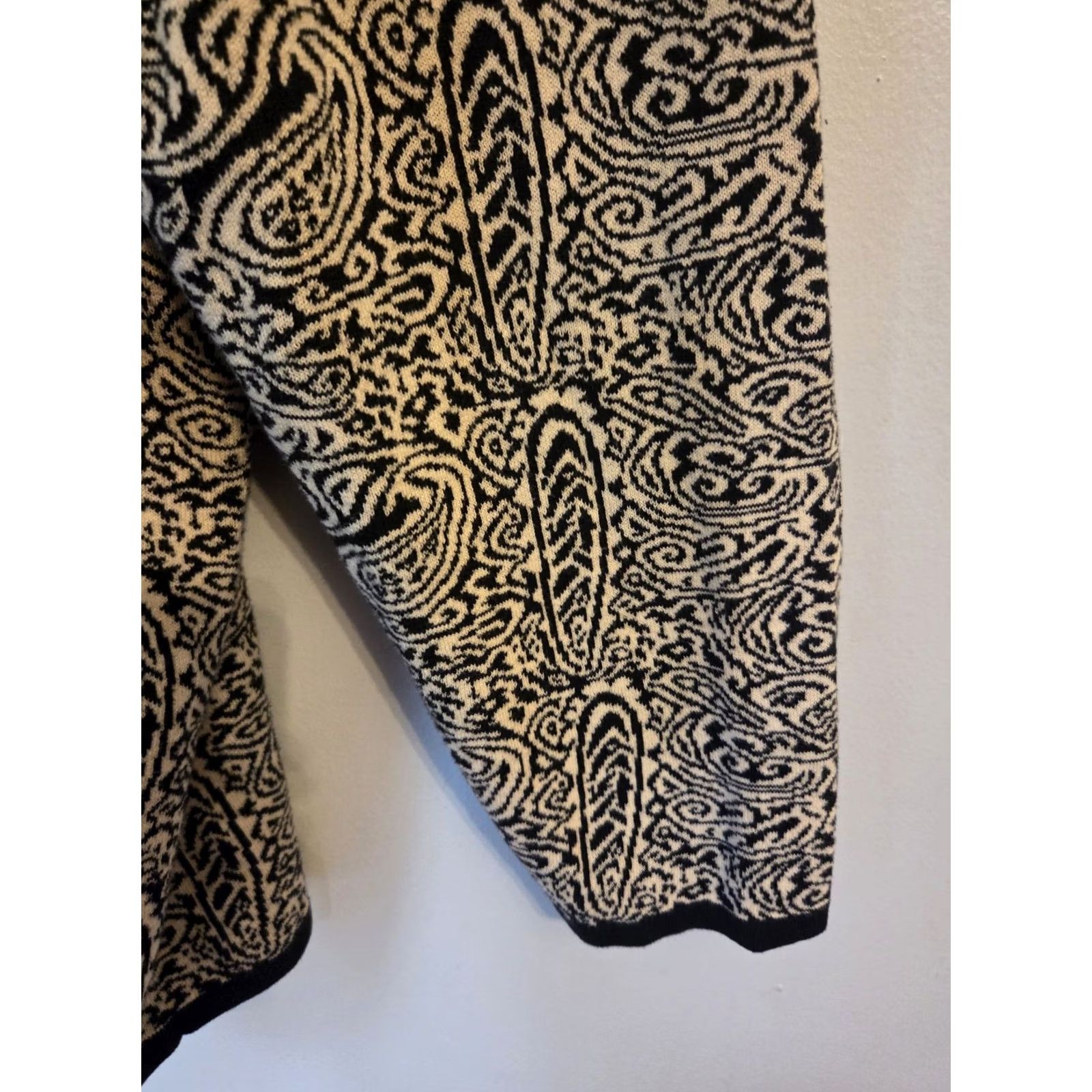 Vintage Liz & Me Sweater Black Beige Paisley Print V-Neck 4X Womens Size XXL / US 16-18 / IT 52-54 - 4 Thumbnail