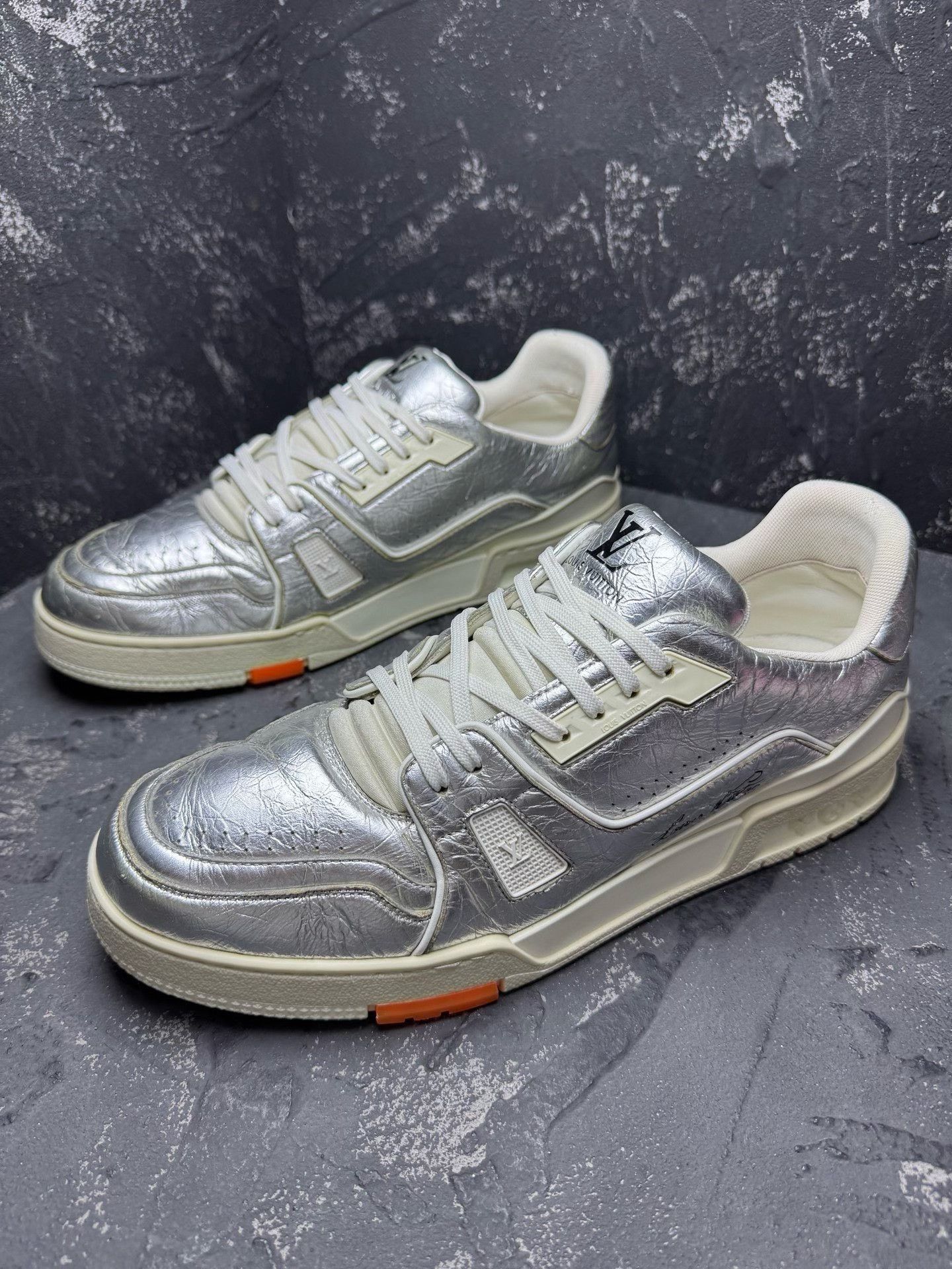 Louis Vuitton Louis Vuitton Training Silver Lowtop Sneakers 10.5 Men Size US 10.5 / EU 43-44 - 1 Thumbnail