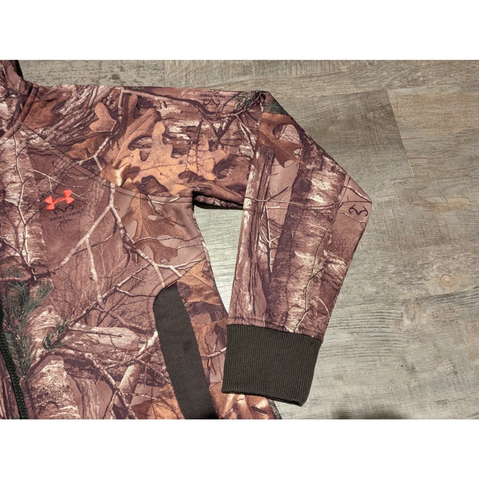 Under Armour Under Armour Women’s Coldgear Realtree Camo Full Zip Hooded Jacket S Semi-Fitted Wind-Resistant Pockets Outdoor Winter Fall Jacket Size S / US 4 / IT 40 - 4 Thumbnail