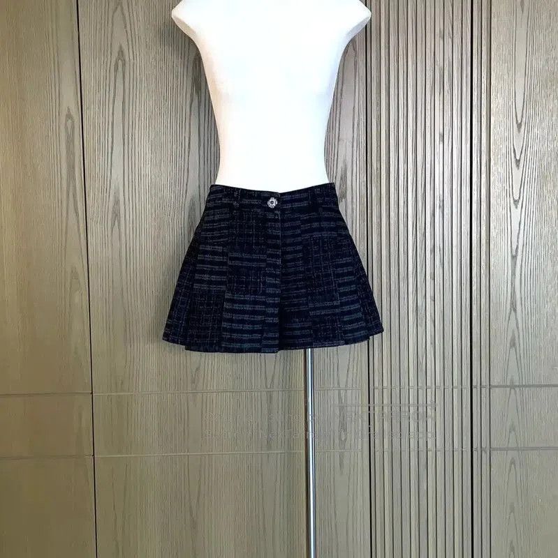 Chanel Chanel Black Striped Cotton Women's Shorts . Size 23" - 1 Thumbnail
