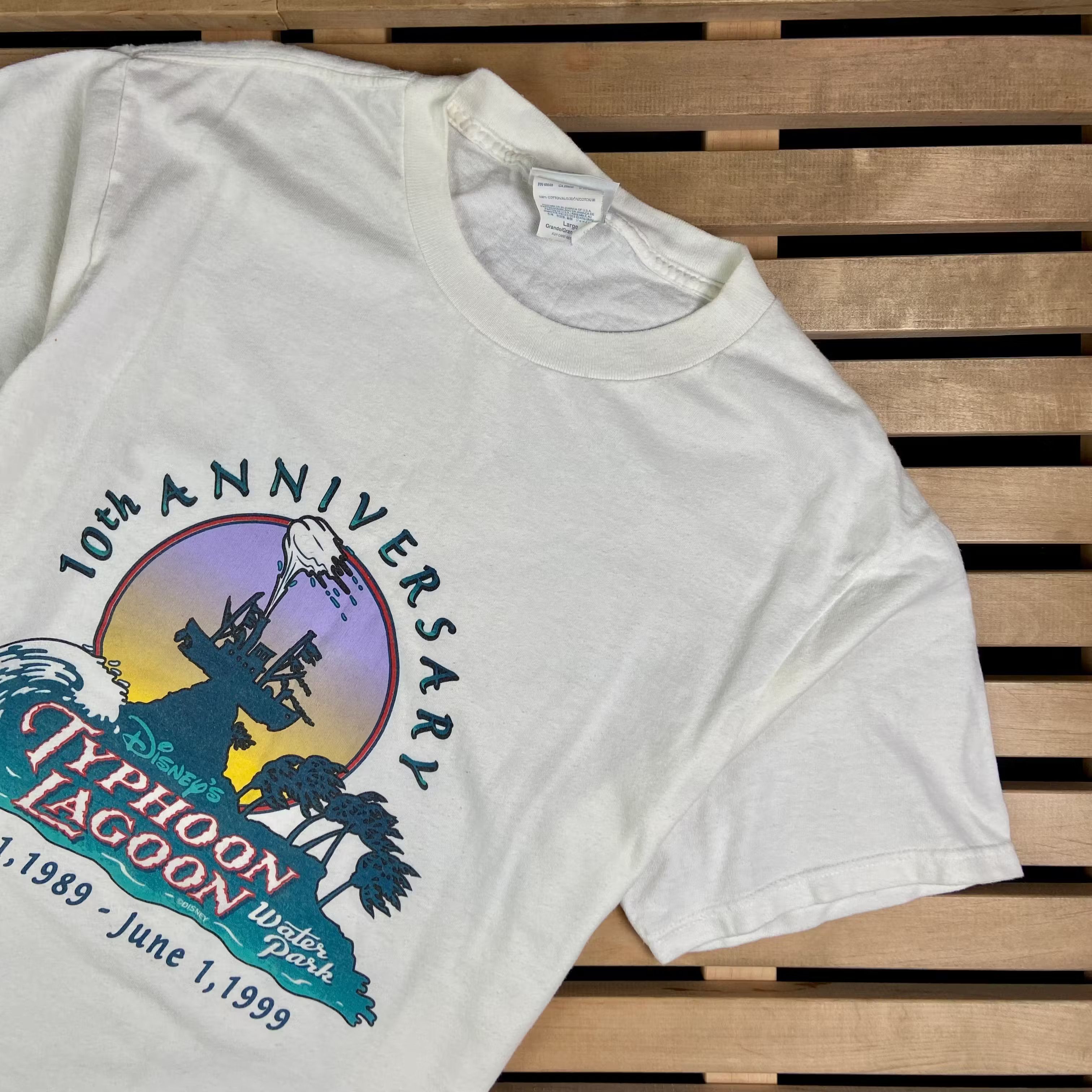 Disney × Vintage Mens Vintage T Shirt Disney Typhoon Lagoon 1989-1999 Size L Size US L / EU 52-54 / 3 - 2 Thumbnail