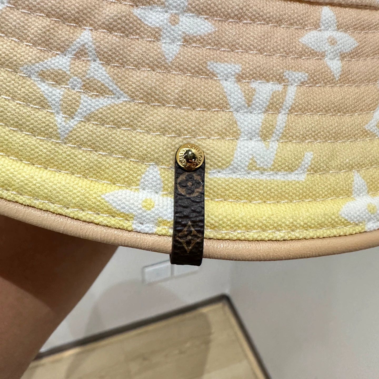 Louis Vuitton LV Gradient Full Print Logo Bucket Hat may670 Size ONE SIZE - 4 Thumbnail