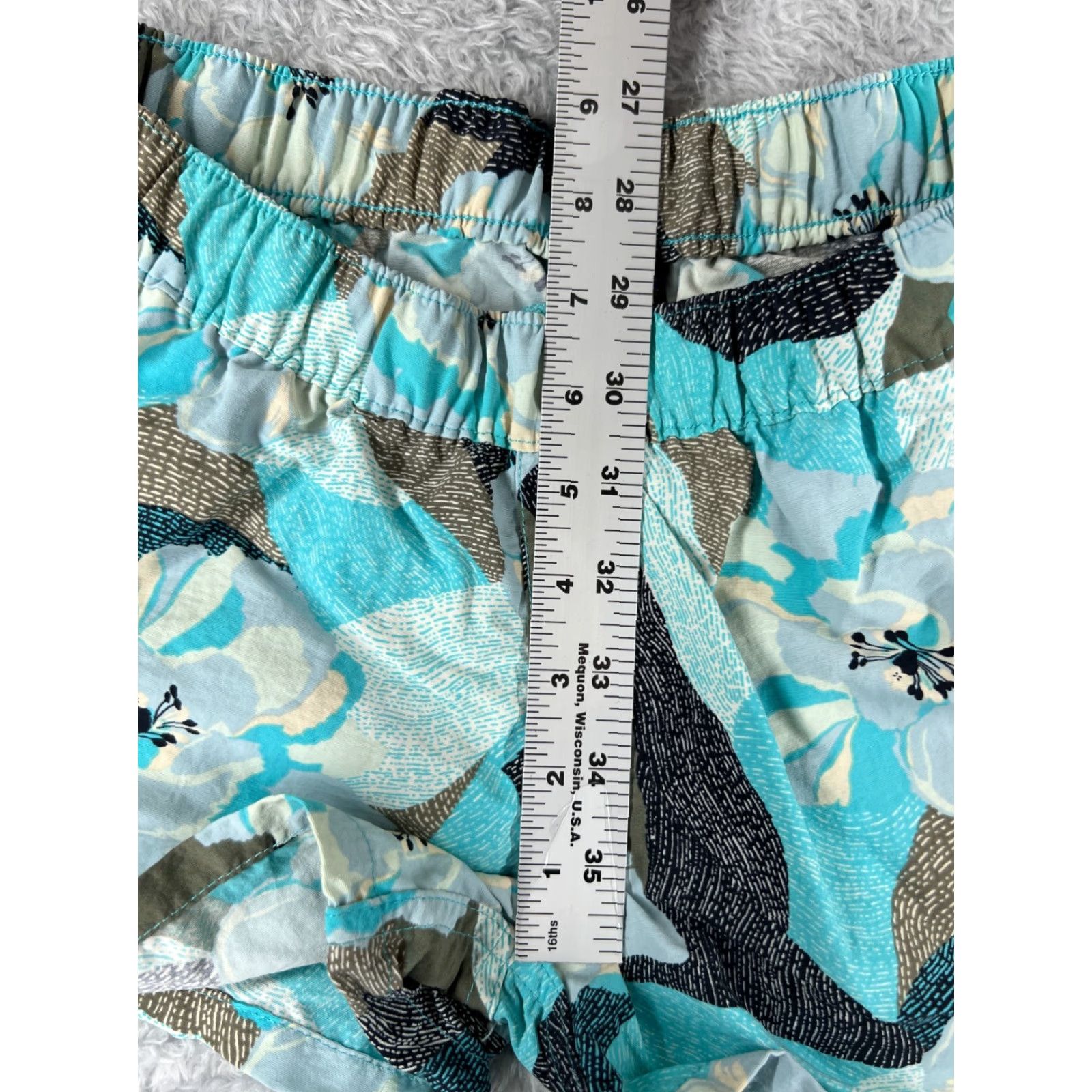 Patagonia Patagonia Shorts Women XS Teal Green Floral Hibiscus Baggies Gym Run Activewear Casual Travel Workwear Pockets Logo Front Flat Front Size 26" / US 2 / IT 38 - 7 Thumbnail