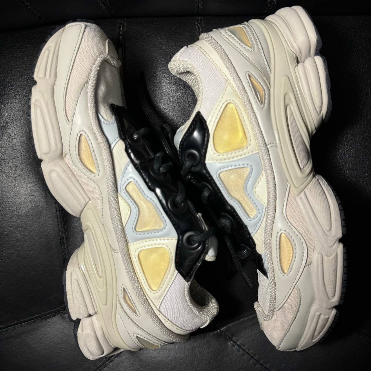 Adidas × Raf Simons 7us Adidas Raf Simons Ozweego Cream White Size US 7 / IT 37 - 6 Thumbnail