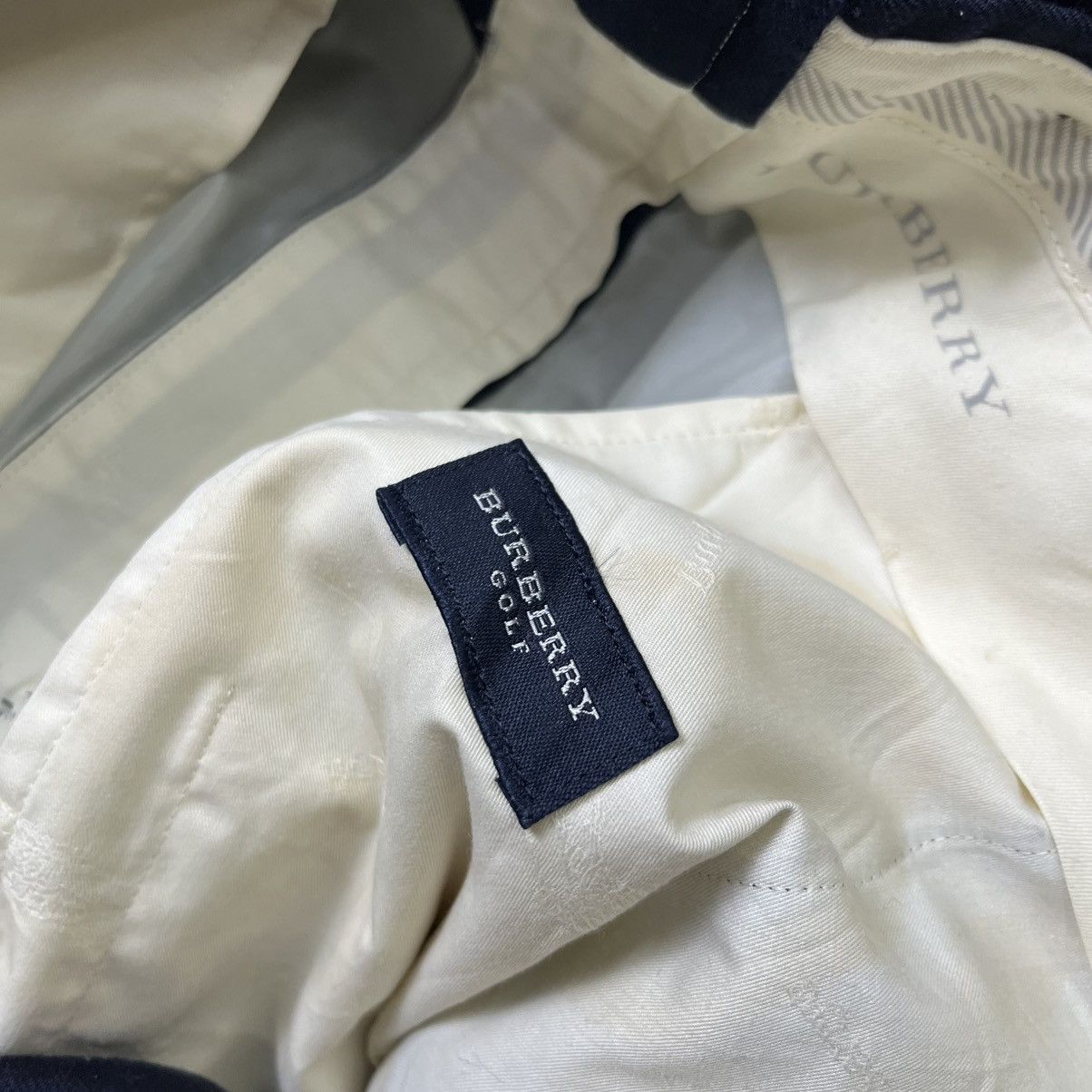 Burberry tartan pants burberry nova check baggy cut wool material Size US 29 - 12 Thumbnail