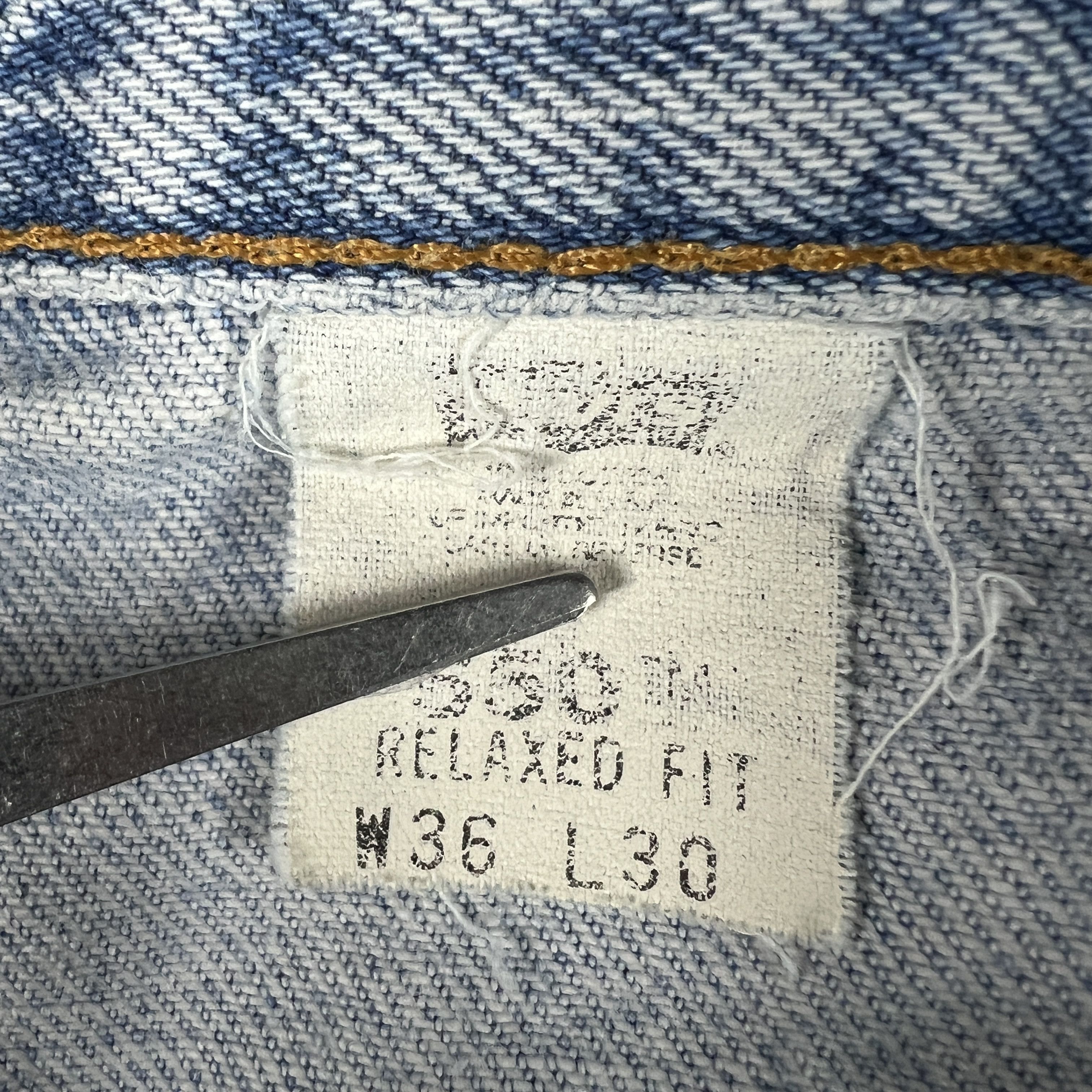 Levi's × Vintage Y2K Levi's Jeans 550 Relaxed Light Blue Faded Cotton Denim Size US 35 - 11 Thumbnail