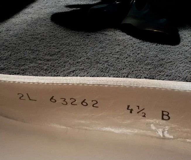 Stuart Weitzman Stuart Weitzman French Kitten Heel Shoes Size 4.5B Size US 4.5 / IT 34.5 - 6 Thumbnail