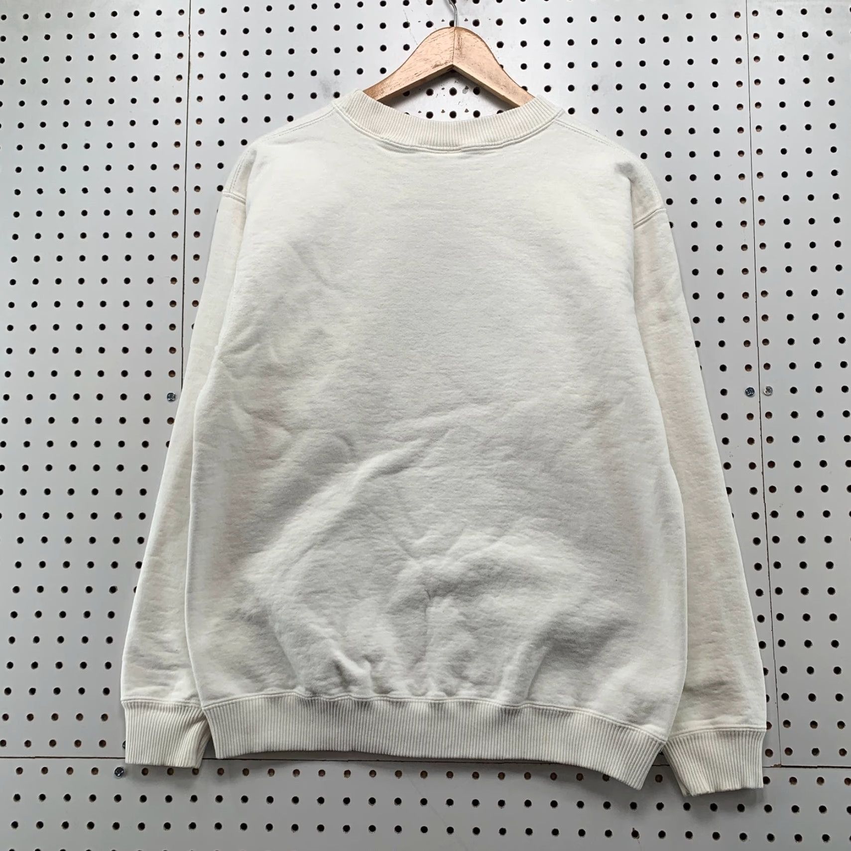 Gildan VINTAGE First Noel Sweatshirt Mens M White Embroidered Fleece Crewneck USA Size US M / EU 48-50 / 2 - 2 Thumbnail