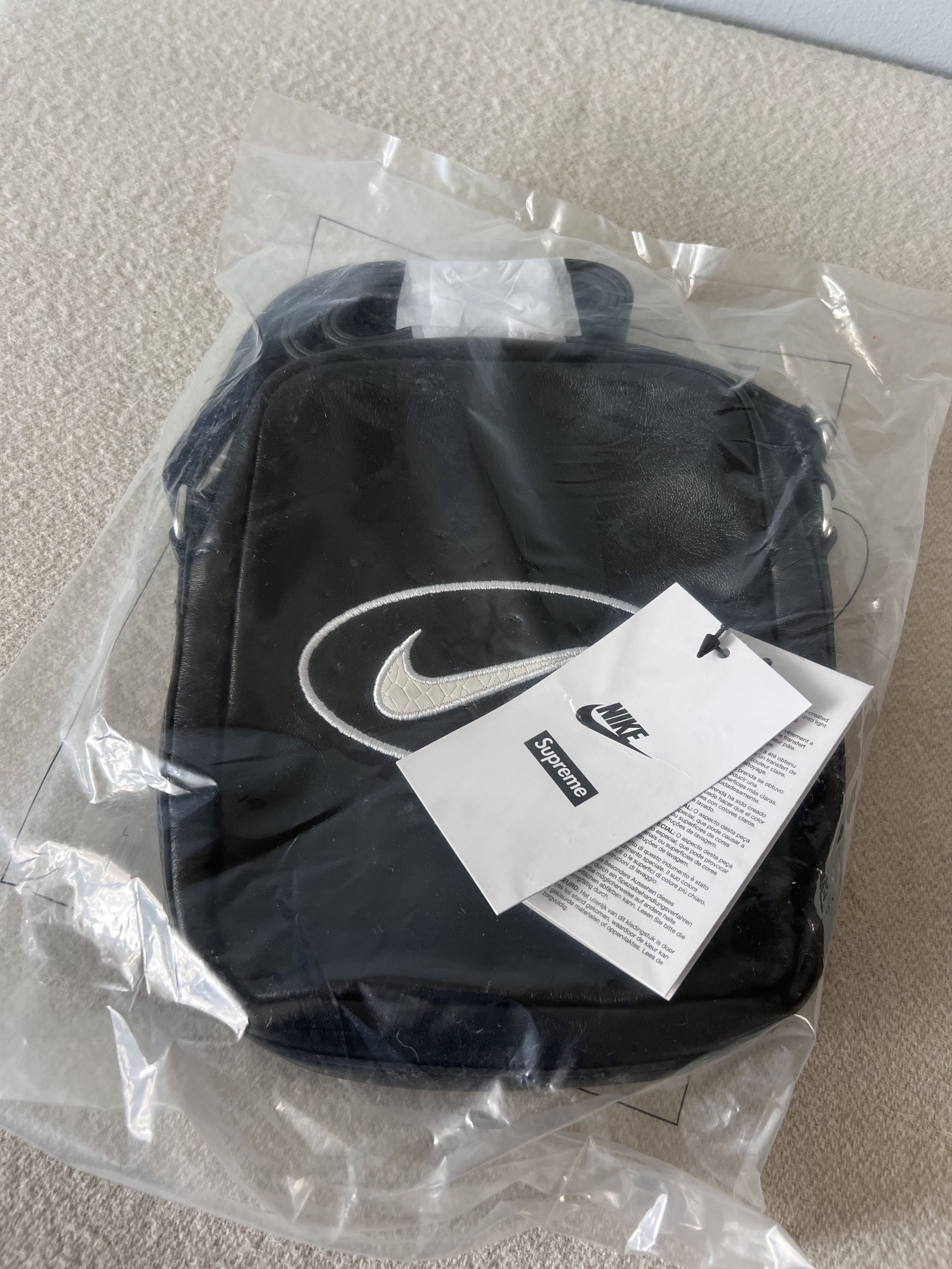 Nike × Supreme Supreme Nike Leather Shoulder Bag in Black Size ONE SIZE - 2 Thumbnail