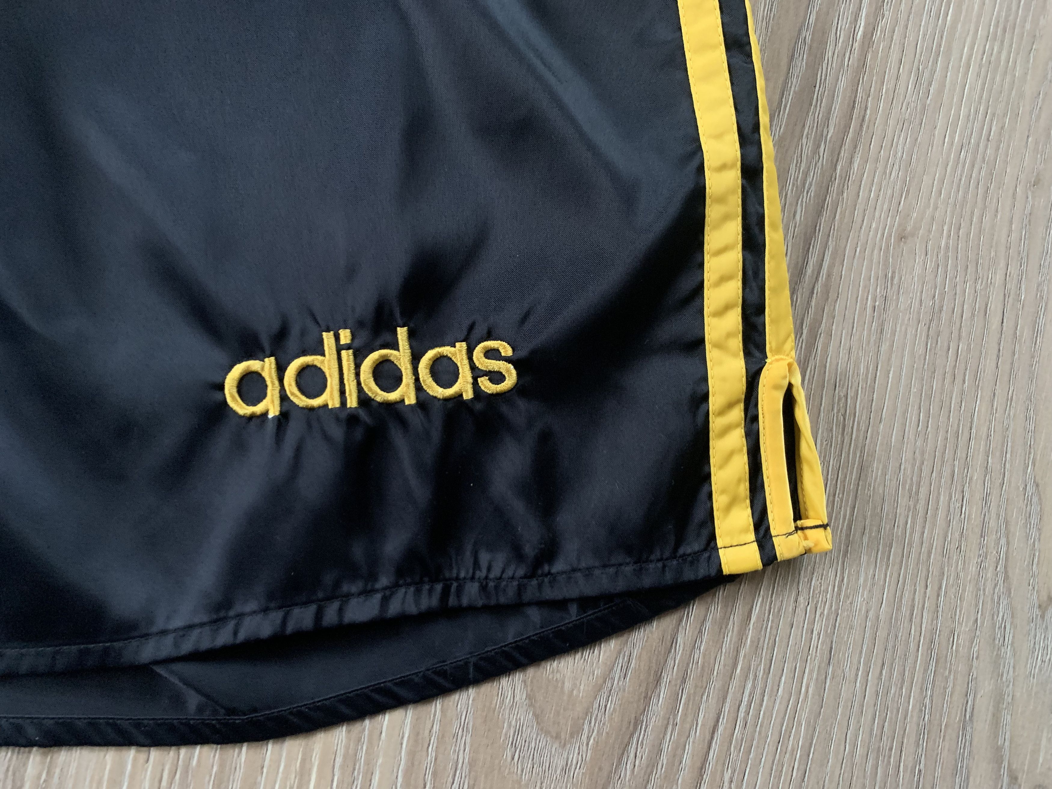 Adidas × Vintage Adidas Rare Nylon Black Yellow Stripe Shorts Size US 38 / EU 54 - 6 Thumbnail