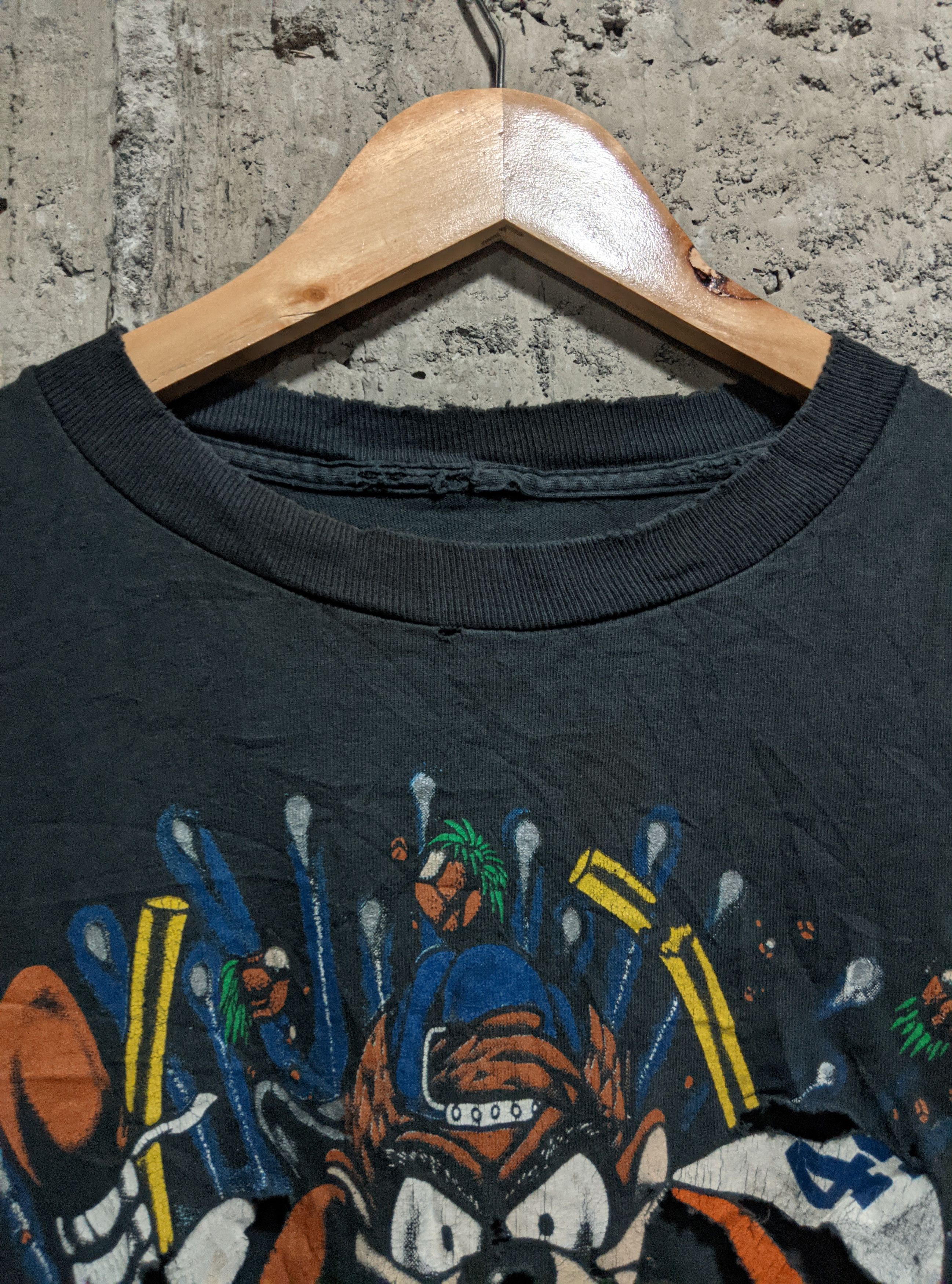 NFL Vintage 1993 destroyed Taz Dallas Cowboys aop t shirt Size US M / EU 48-50 / 2 - 3 Thumbnail