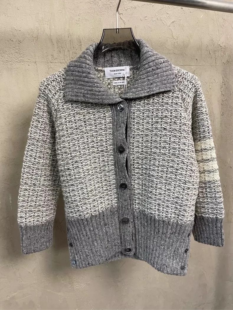 Thom Browne Thom Browne Gray Four-Stripe Cardigan- dmc Size US M / EU 48-50 / 2 - 1 Thumbnail