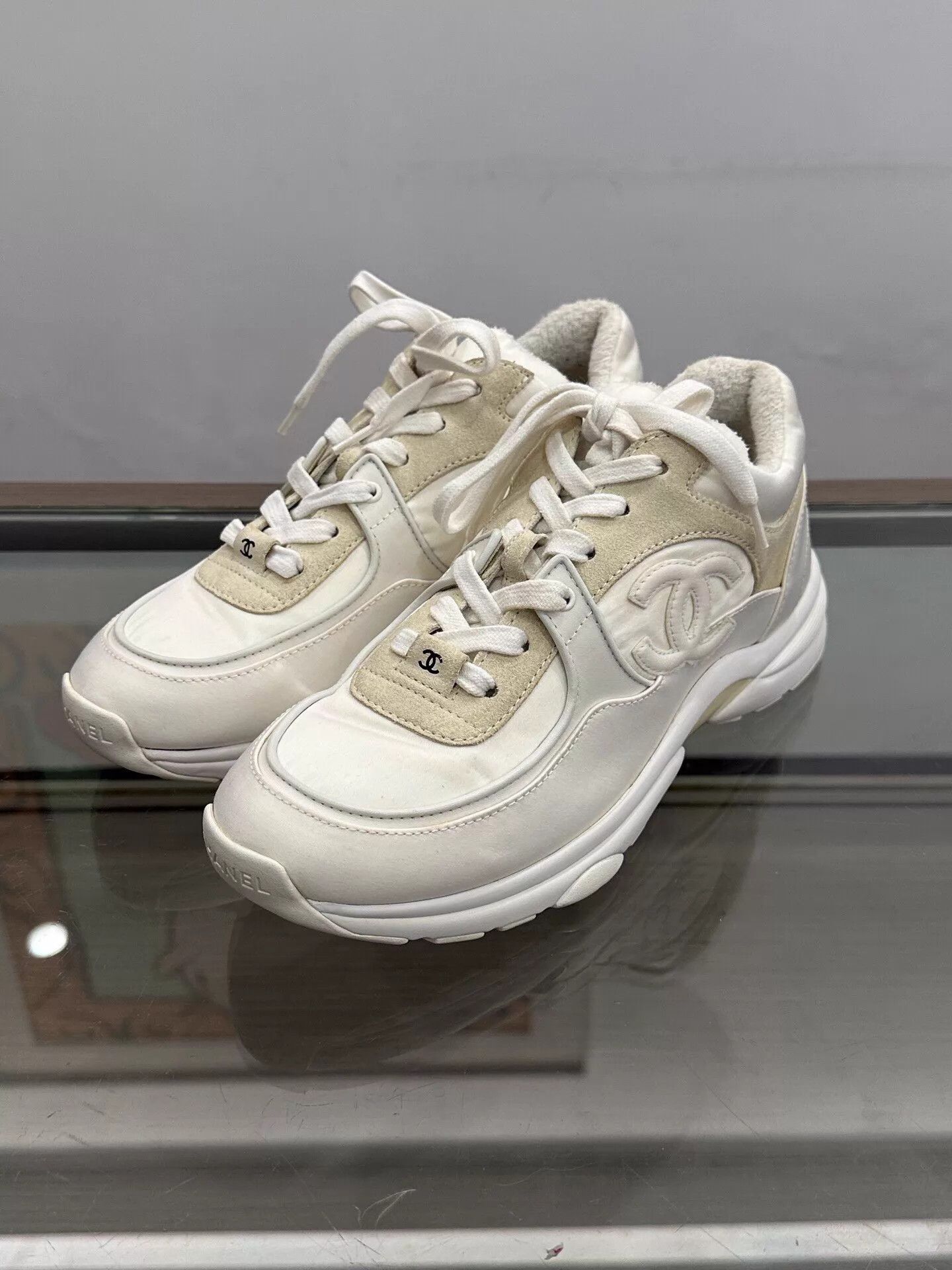 Chanel Chanel Women's White Side Embossed CC Sneaker 37.5 Size US 7 / IT 37 - 1 Thumbnail