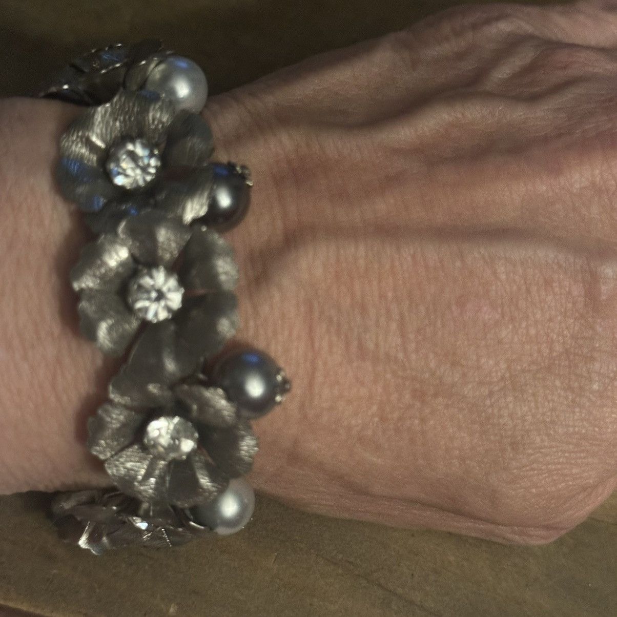 Vintage Vintage silver tone flower link bracelet with pearl dangles Size ONE SIZE - 2 Thumbnail
