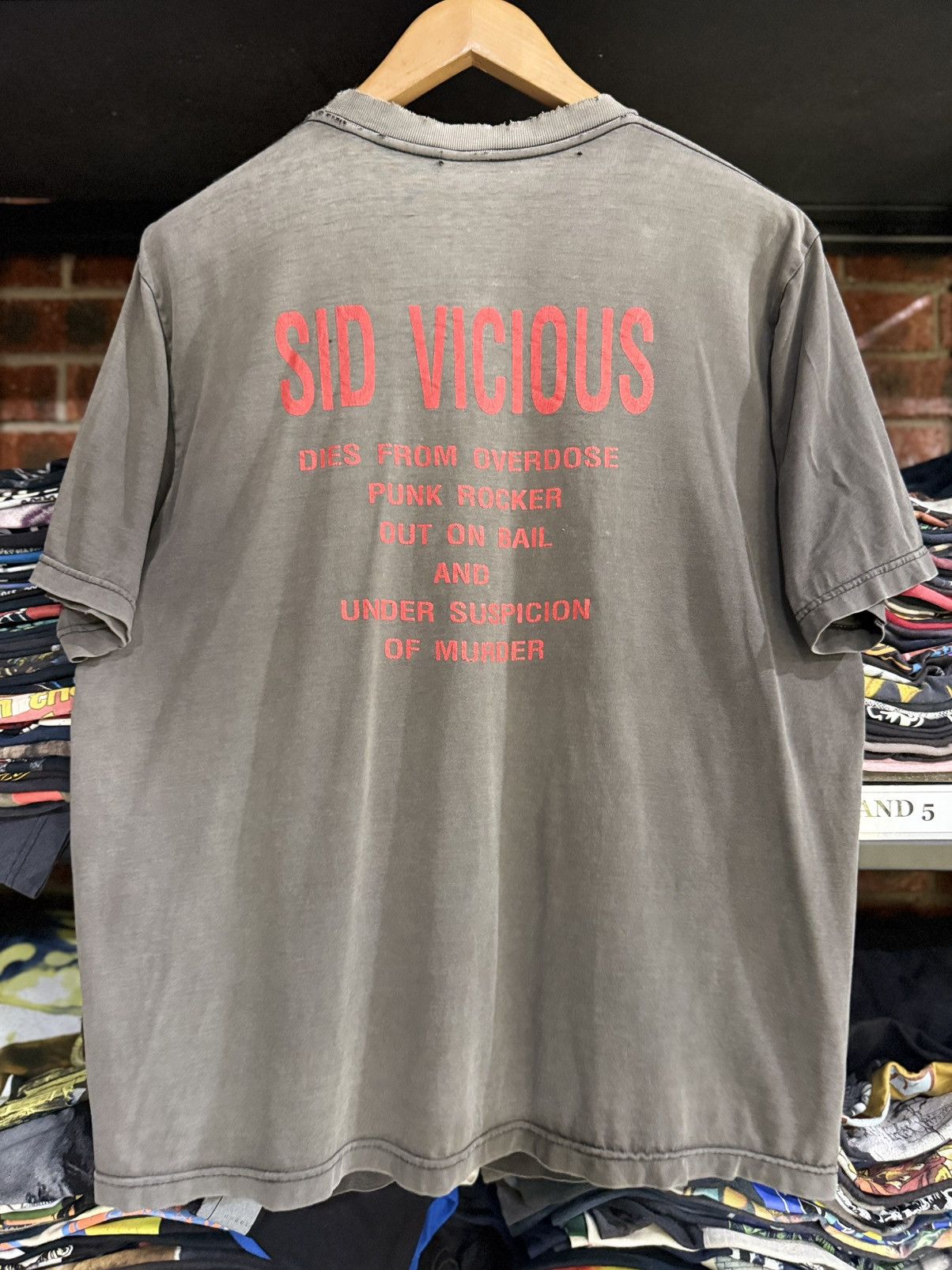 Band Tees Thrashed Vintage Sid Vicious Dies From Overdose Sun Faded T Size US L / EU 52-54 / 3 - 2 Thumbnail