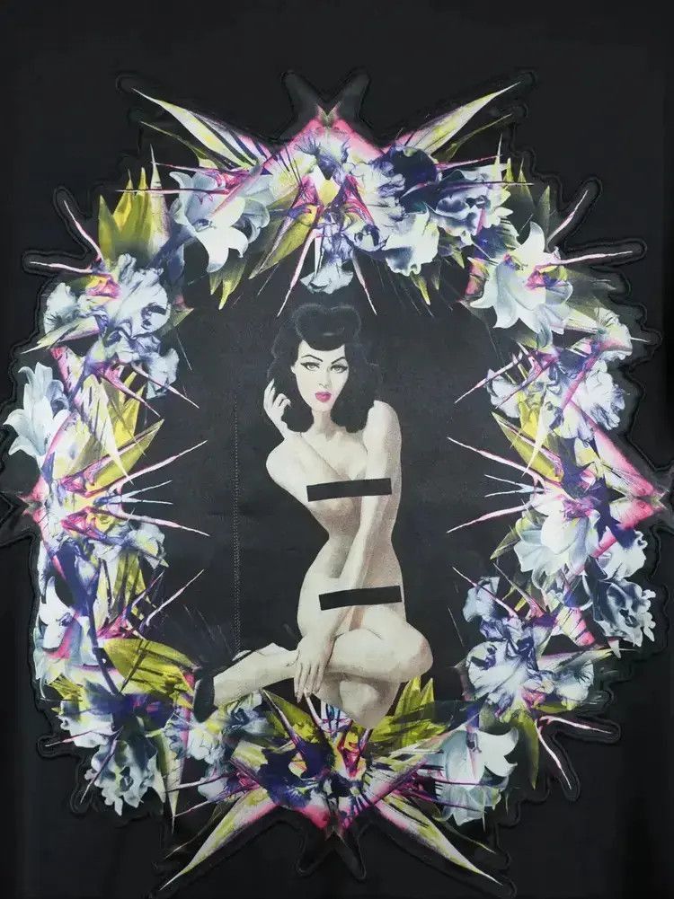 Givenchy Givenchy 12FW Tisci Pin Girl Tee-2505 Size US L / EU 52-54 / 3 - 3 Thumbnail