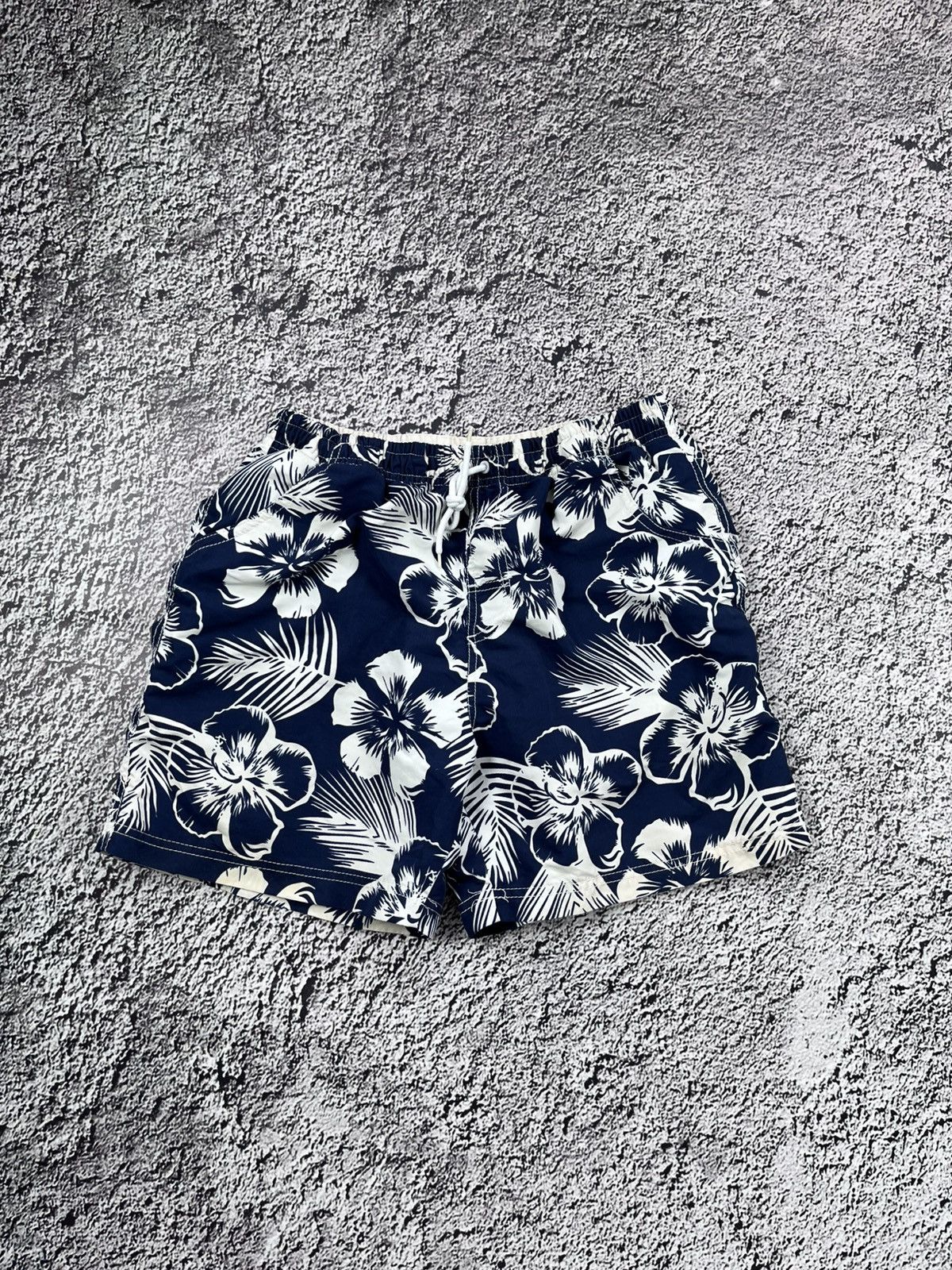 Vintage Vintage 90s art shorts streetwear Hawaiian style size S Size US 30 / EU 46 - 1 Thumbnail